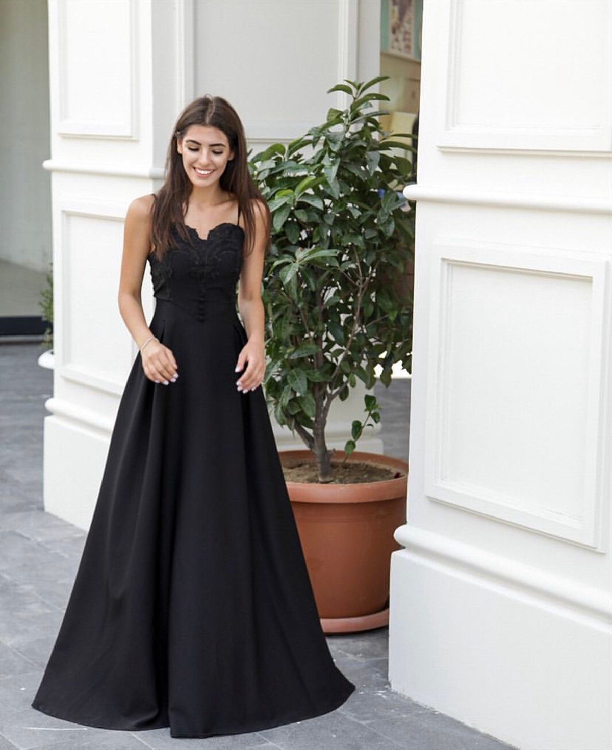 Göğüs Güpür İşleme Detaylı İp Askılı Elbise - SİYAH