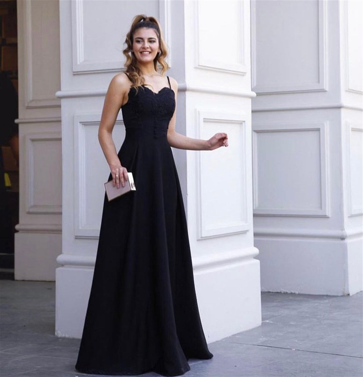 Göğüs Güpür İşleme Detaylı İp Askılı Elbise - SİYAH