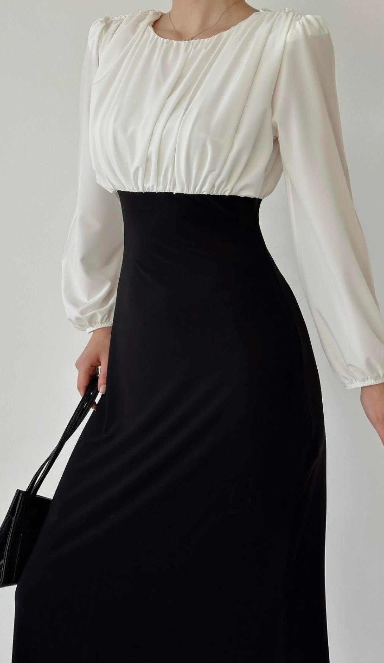 Göğüs Kısmı Drapeli Belden Oturmalı Uzun Siyah Beyaz Elbise 