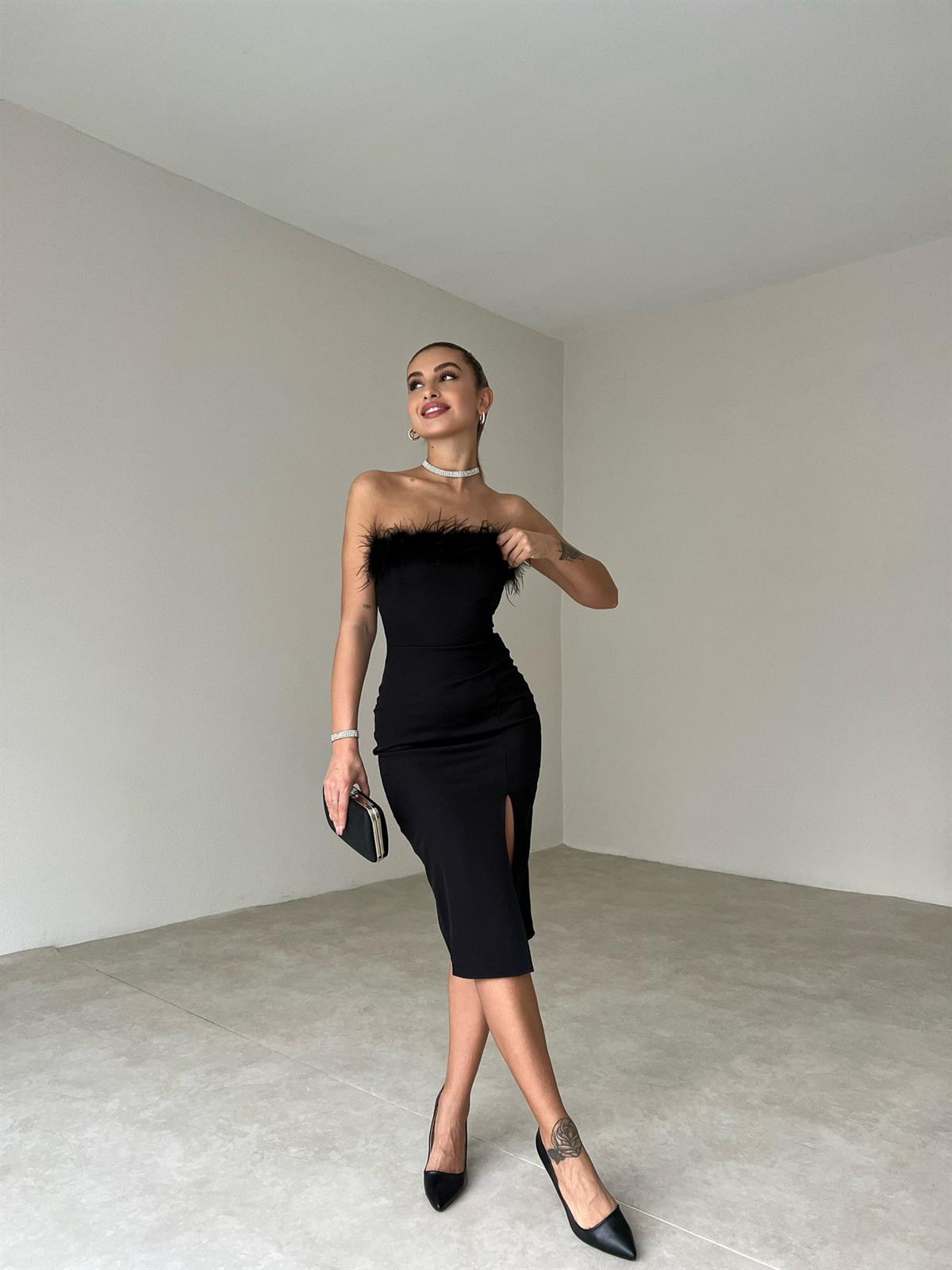 Göğüs Kısmı Tüy Yırtmaç Detay Straplez Kadın Elbise - SİYAH