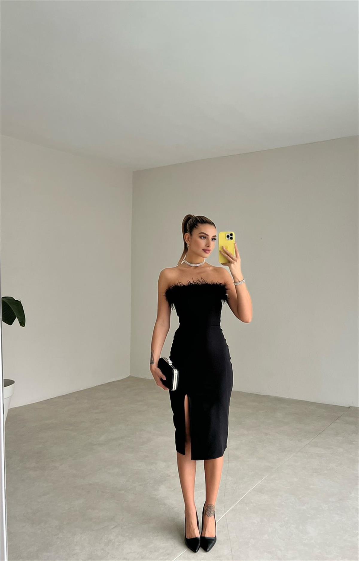 Göğüs Kısmı Tüy Yırtmaç Detay Straplez Kadın Elbise - SİYAH