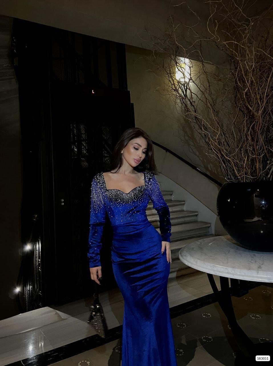 İşleme Detay Kadife Kumaş Kadın Elbise- MAVİ