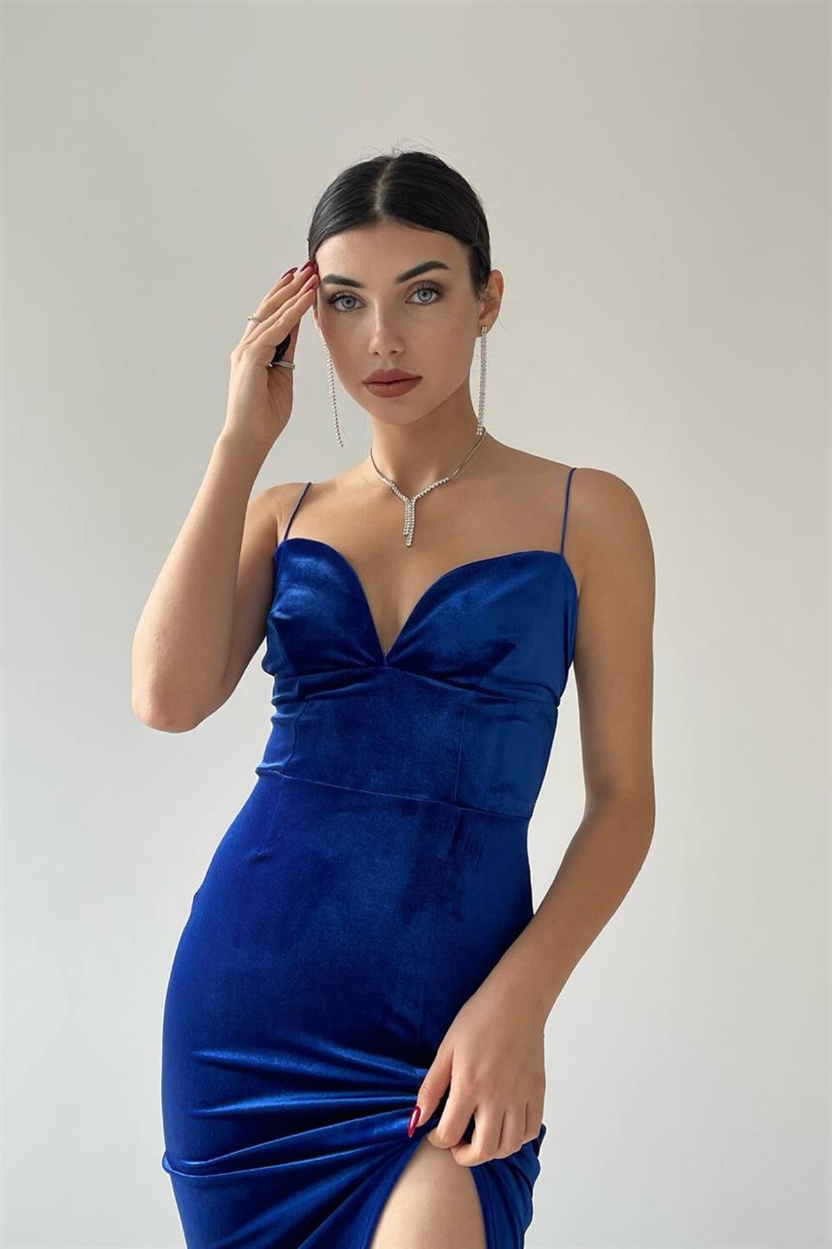 Kalp Yaka İp Askılı Fransız Kadife Elbise - MAVİ