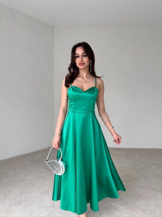 Kalp Yaka İp Askılı Midi Boy Saten Elbise - YEŞİL