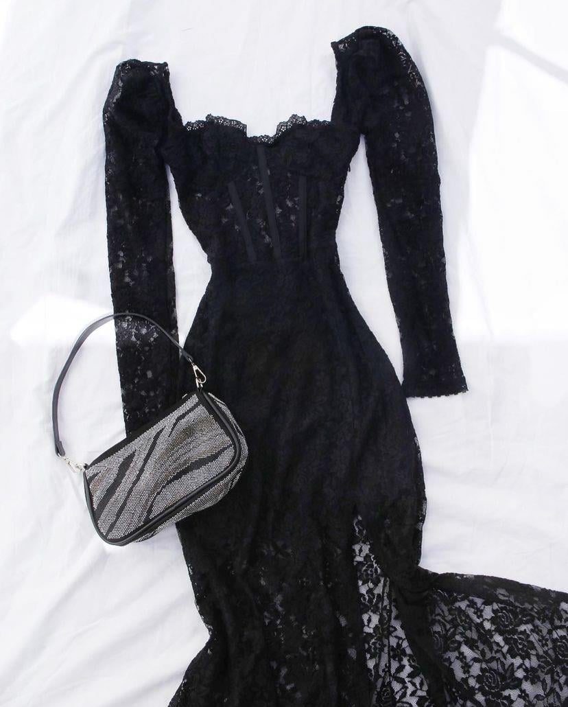 Kalp Yaka Korse Görünümlü Yırtmaçlı Komple Güpür Dantel Transparan Astarlı Elbise - SİYAH