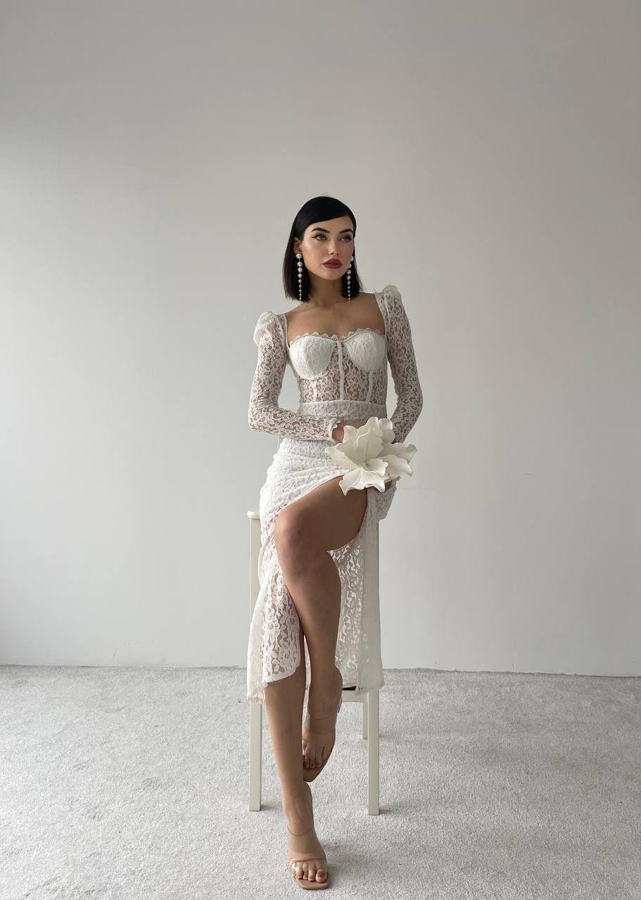 Kalp Yaka Korse Görünümlü Yırtmaçlı Komple Güpür Dantel Transparan Astarlı Elbise - BEYAZ