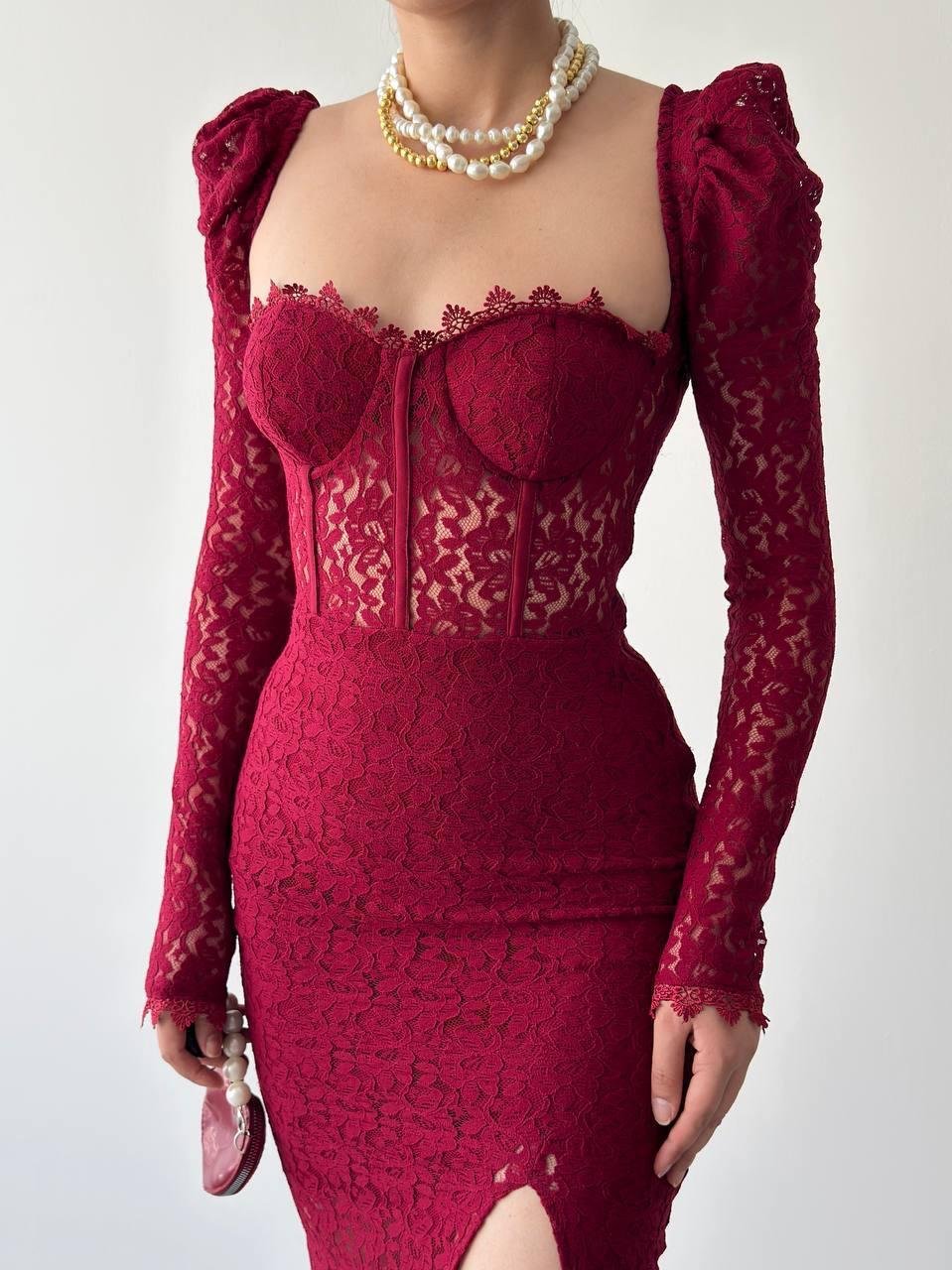 Kalp Yaka Korse Görünümlü Yırtmaçlı Komple Güpür Dantel Transparan Astarlı Elbise - BORDO