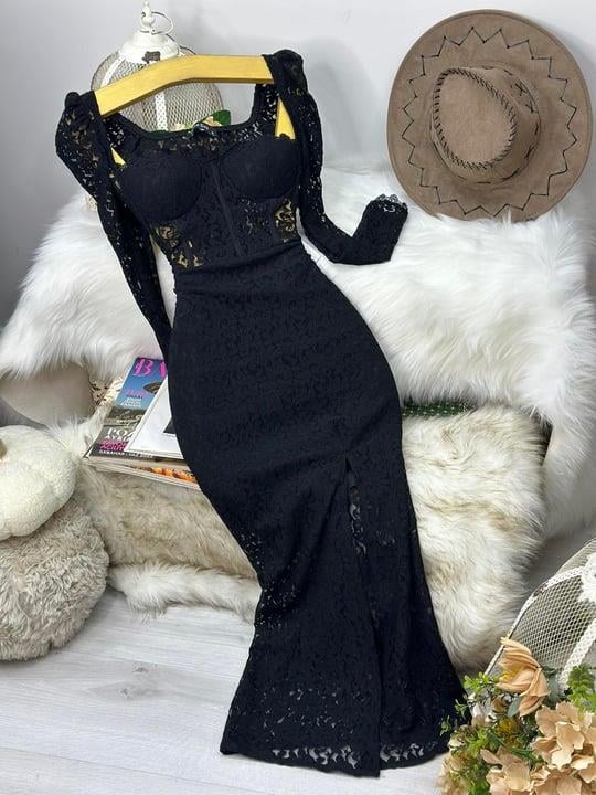 Kalp Yaka Korse Görünümlü Yırtmaçlı Komple Güpür Dantel Transparan Astarlı Elbise - SİYAH