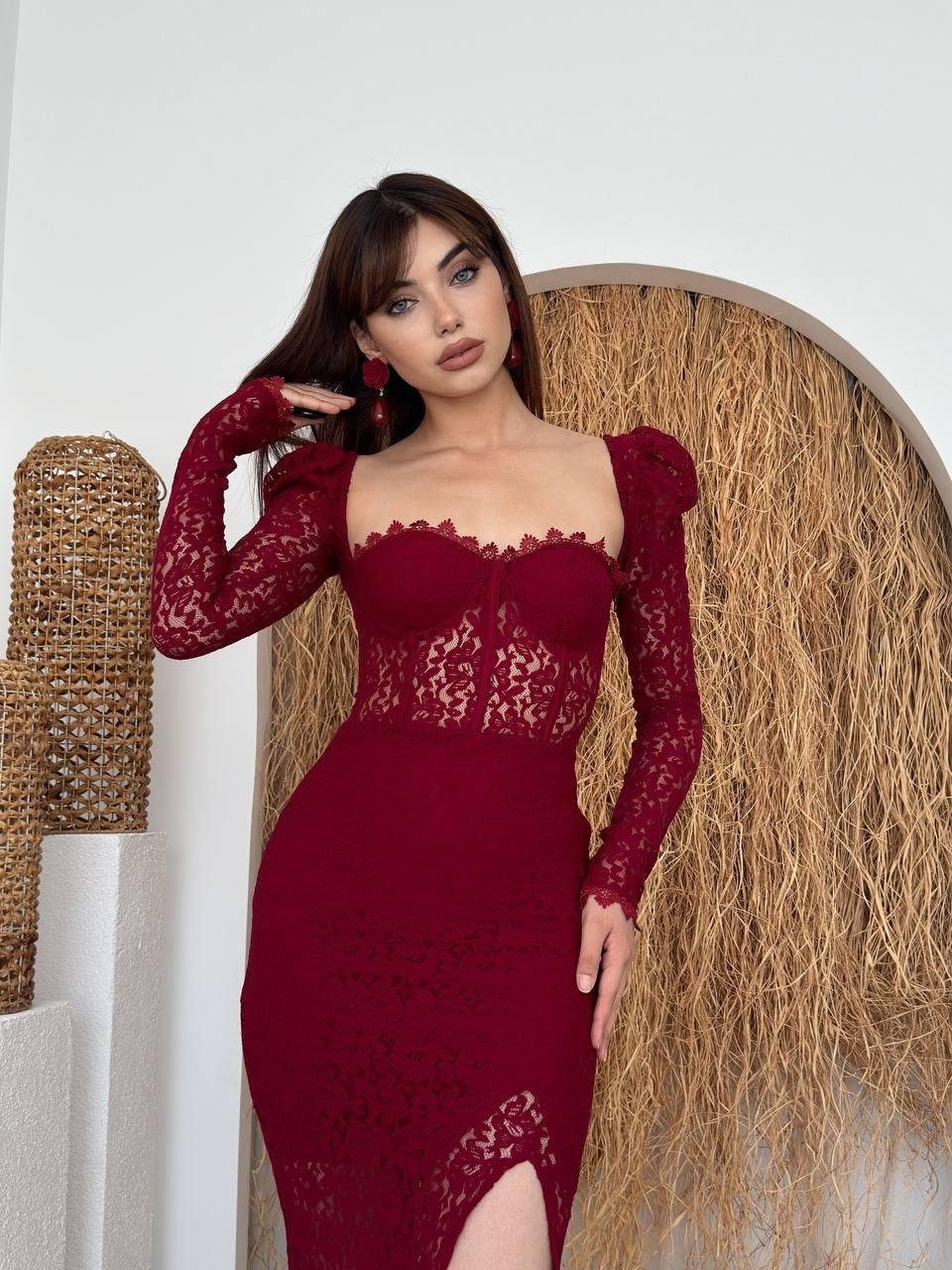 Kalp Yaka Korse Görünümlü Yırtmaçlı Komple Güpür Dantel Transparan Astarlı Elbise - BORDO