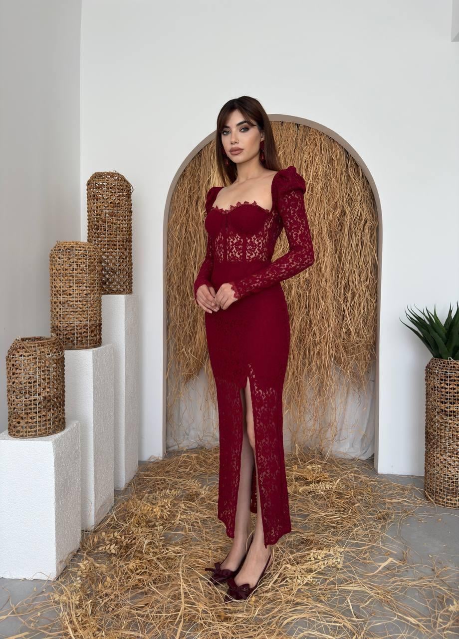 Kalp Yaka Korse Görünümlü Yırtmaçlı Komple Güpür Dantel Transparan Astarlı Elbise - BORDO