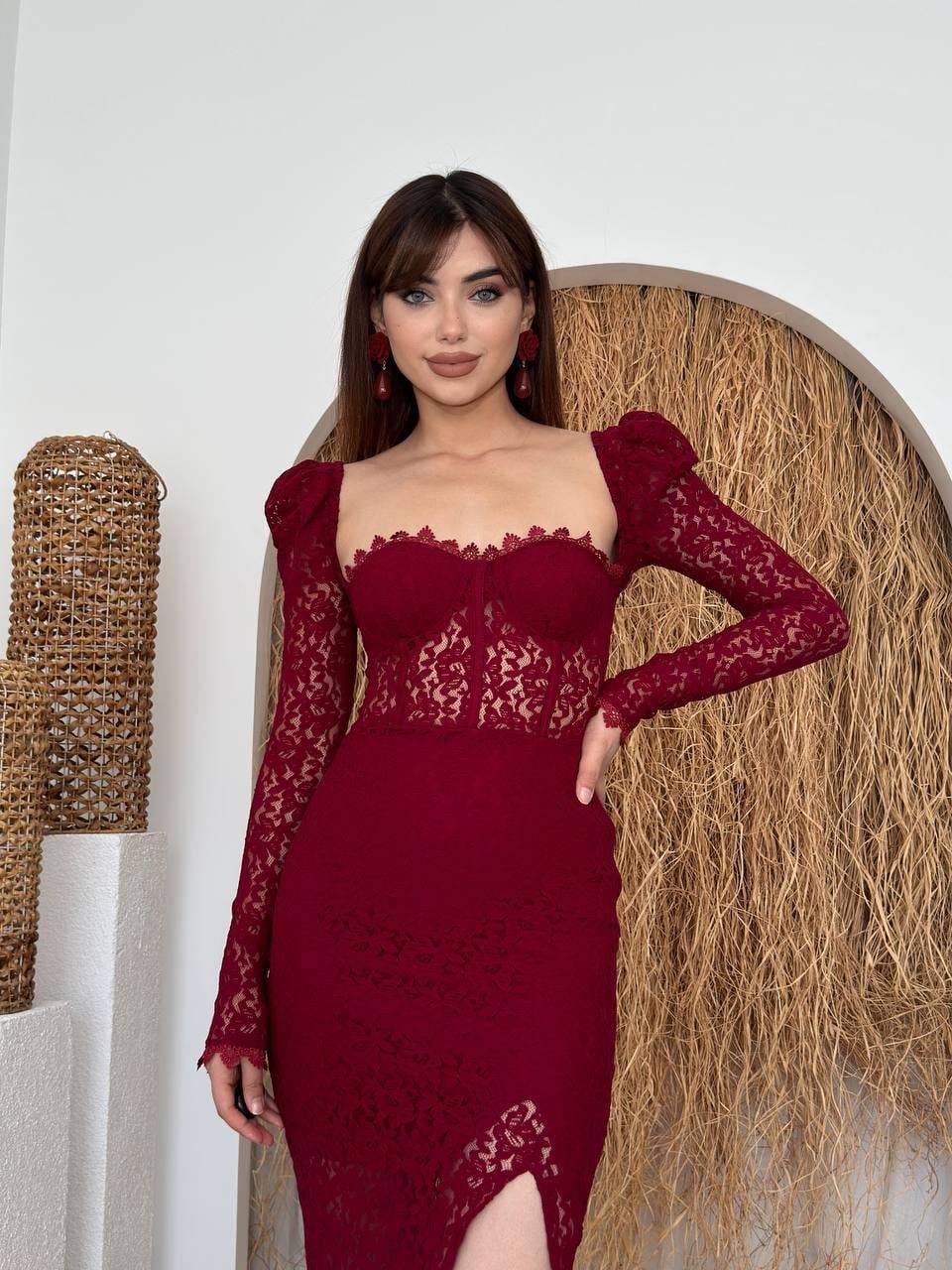 Kalp Yaka Korse Görünümlü Yırtmaçlı Komple Güpür Dantel Transparan Astarlı Elbise - BORDO