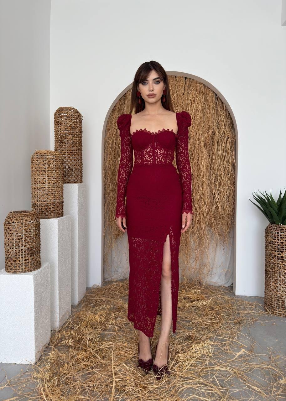 Kalp Yaka Korse Görünümlü Yırtmaçlı Komple Güpür Dantel Transparan Astarlı Elbise - BORDO