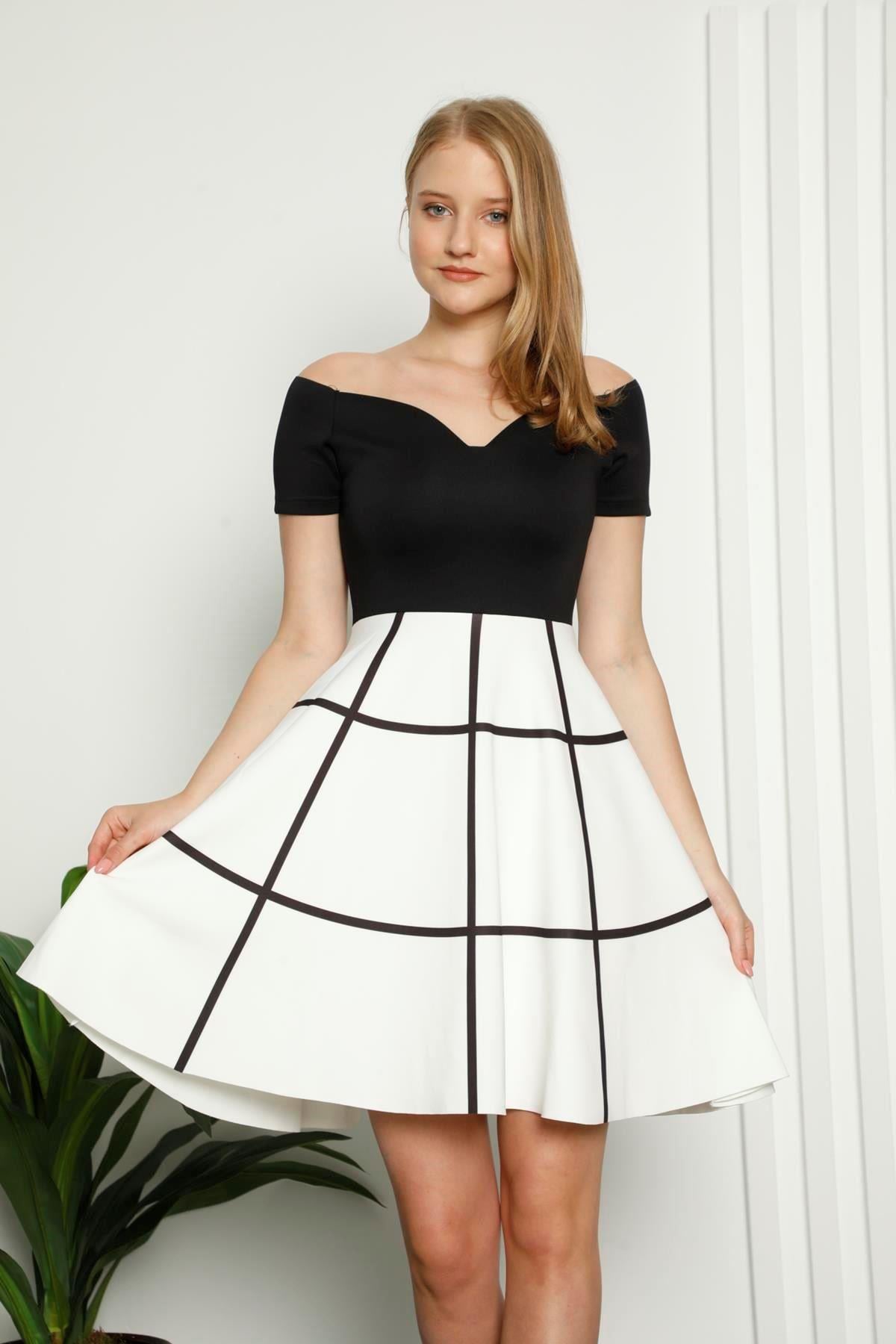 Kalp Yaka Omuz Dekolteli Eteği Çizgi Desenli Elbise