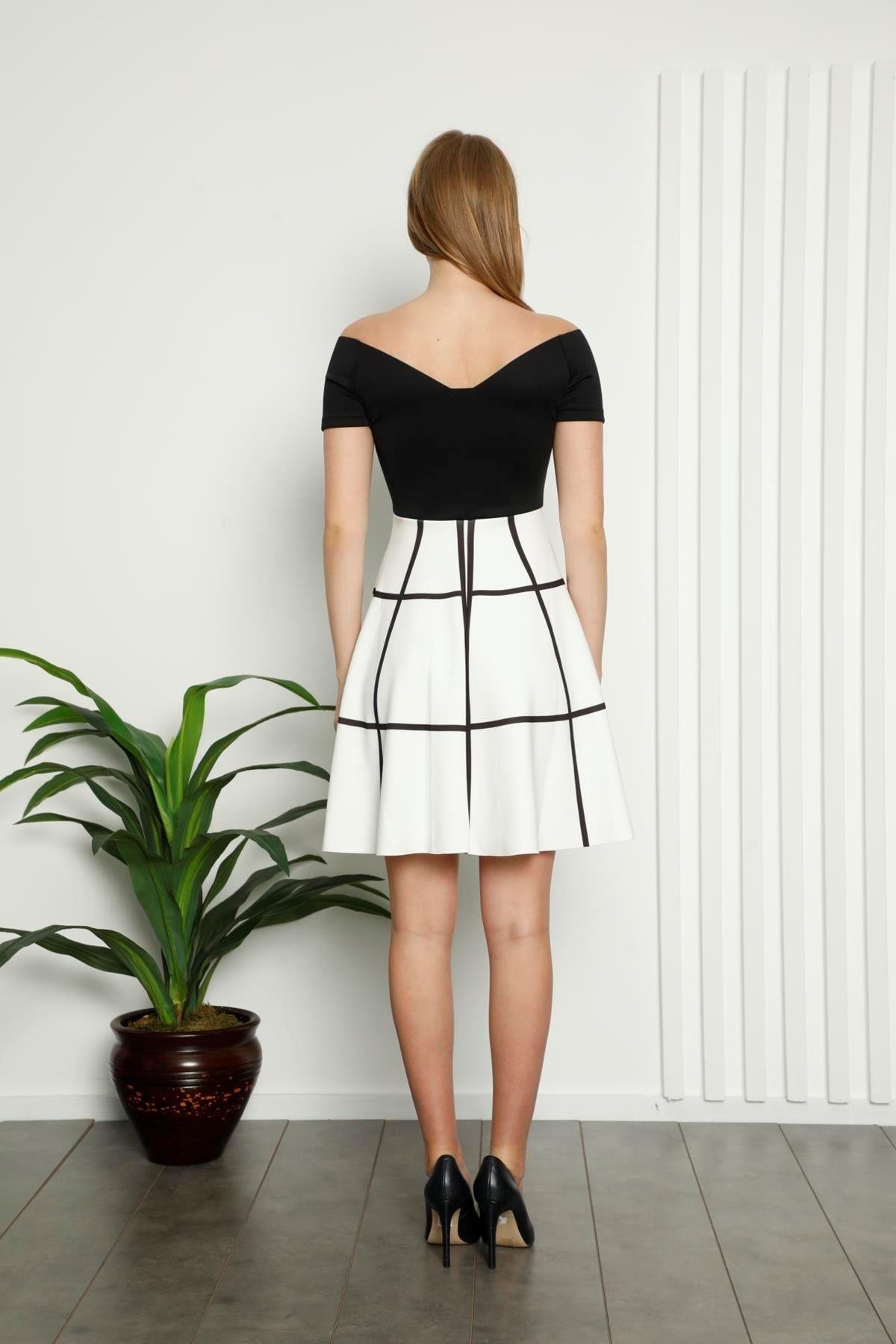 Kalp Yaka Omuz Dekolteli Eteği Çizgi Desenli Elbise