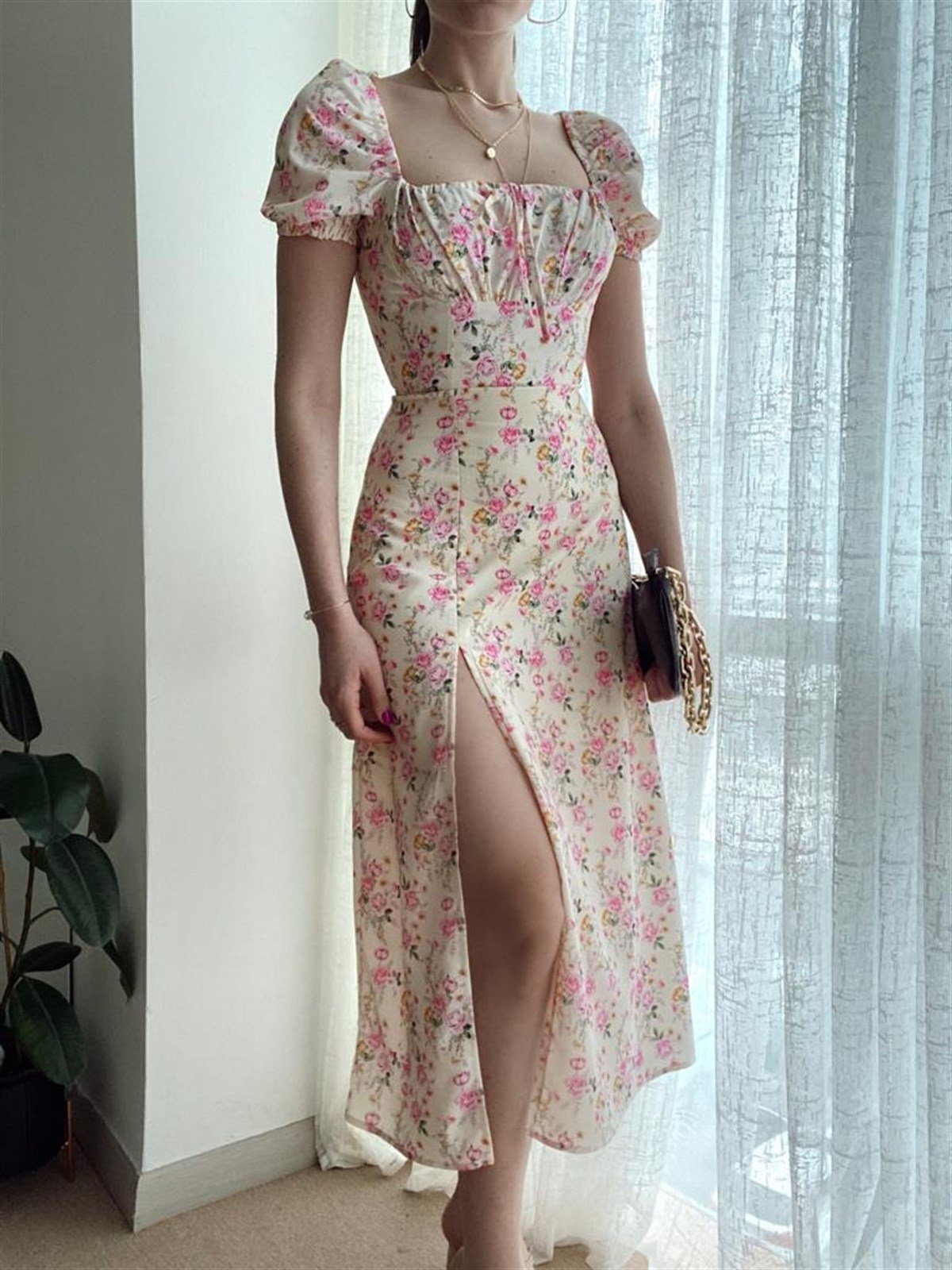 Kare Yaka Çiçekli Yırtmaç Detay Uzun Elbise -PEMBE