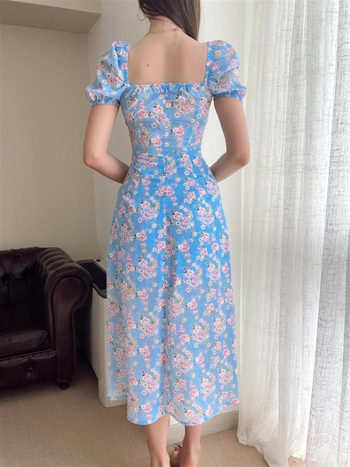 Kare Yaka Çiçekli Yırtmaç Detay Uzun Elbise - MAVİ