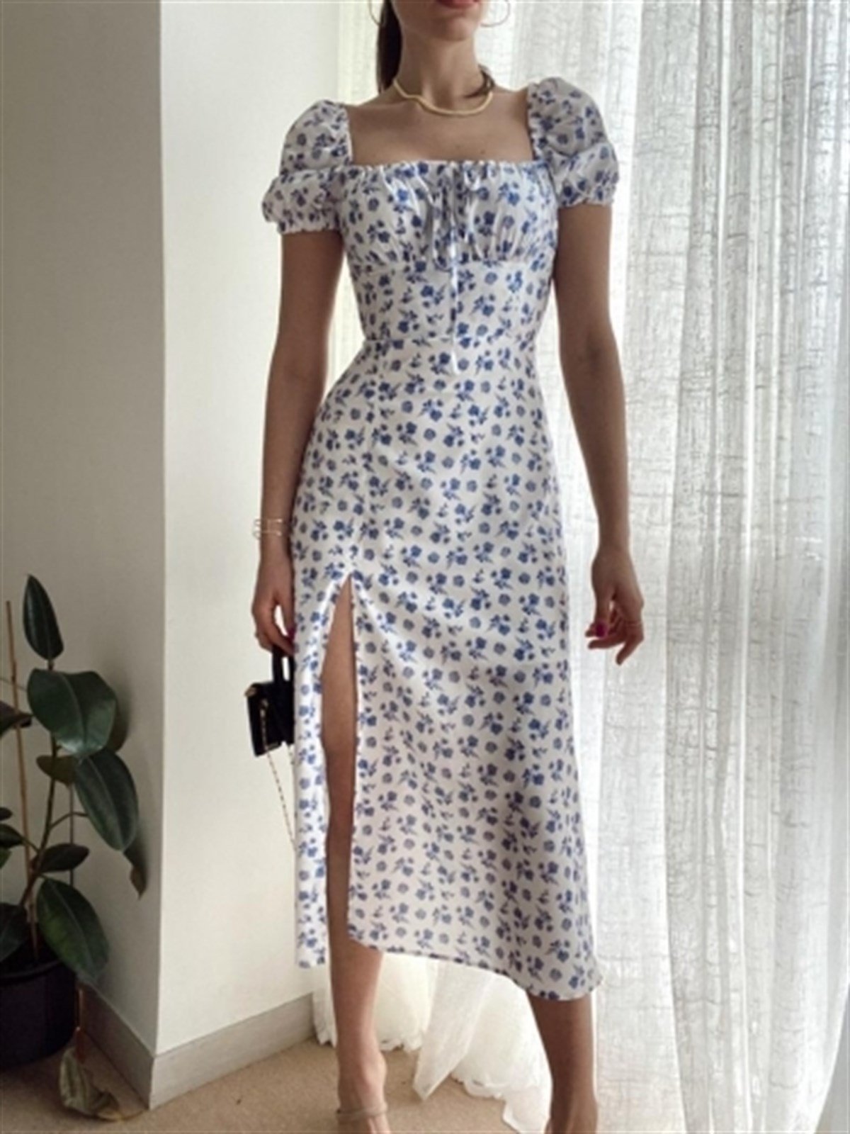 Kare Yaka Çiçekli Yırtmaç Detay Uzun Elbise - MAVİ Çiçekli