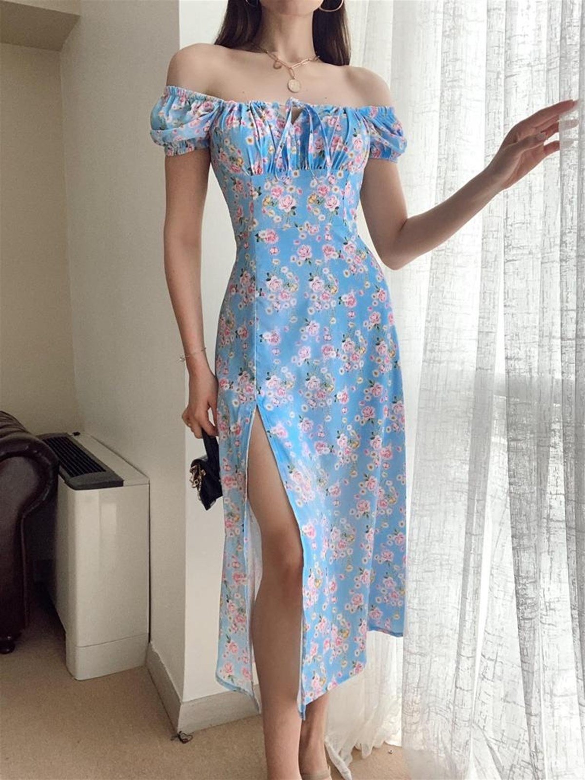 Kare Yaka Çiçekli Yırtmaç Detay Uzun Elbise - MAVİ