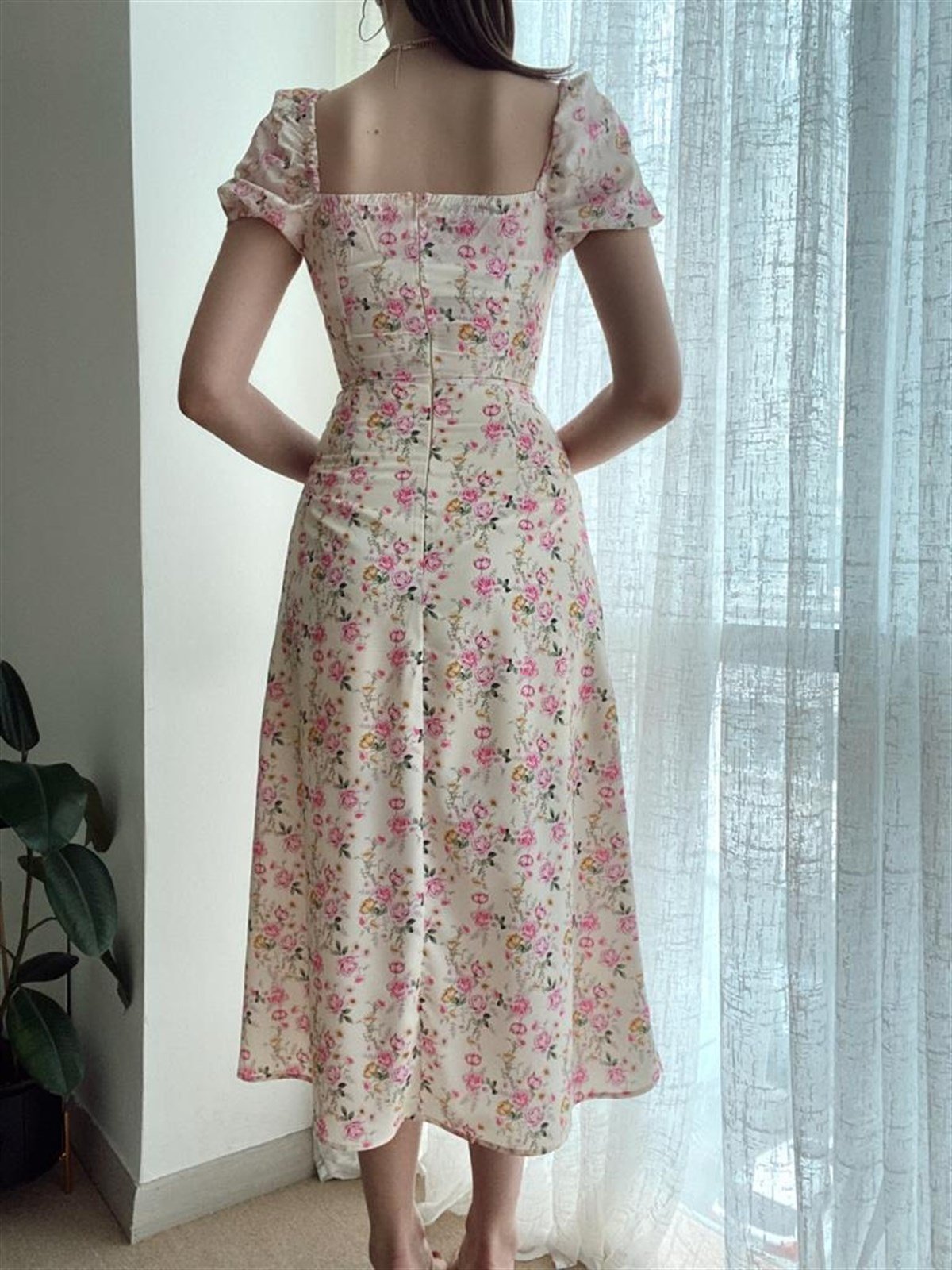 Kare Yaka Çiçekli Yırtmaç Detay Uzun Elbise -PEMBE