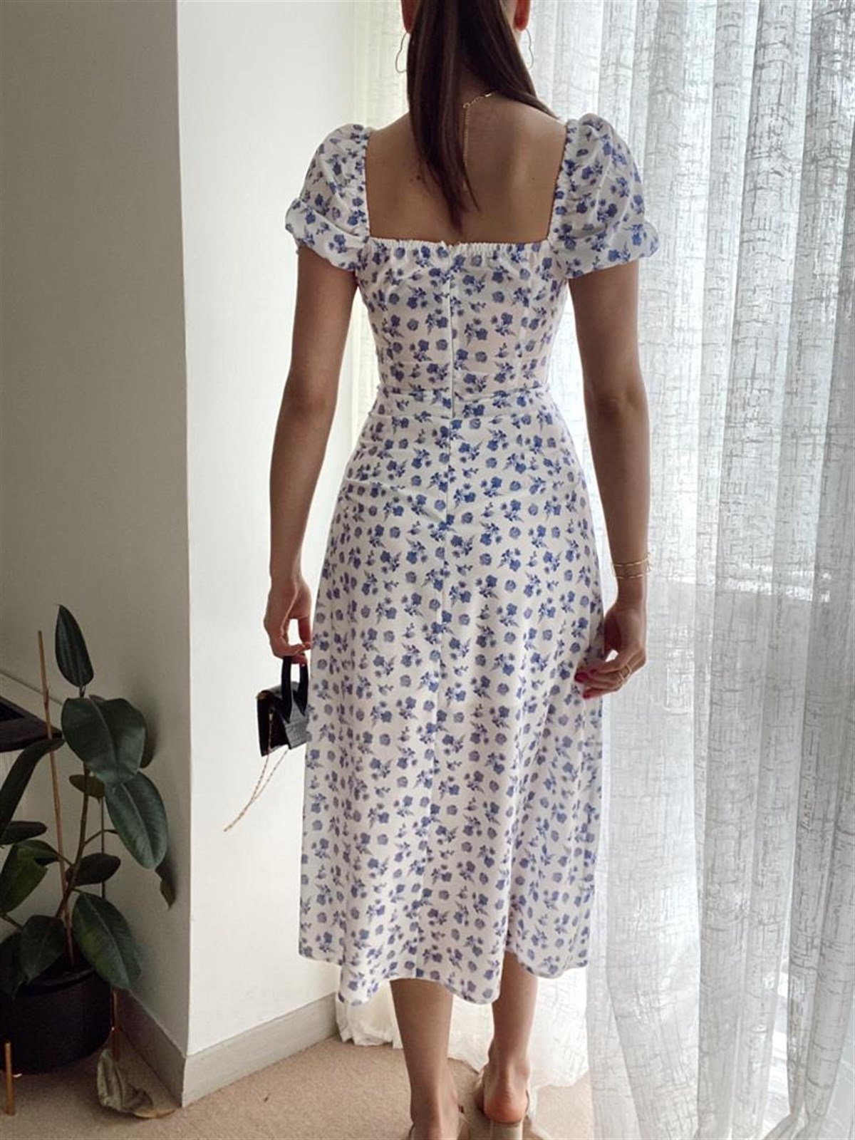 Kare Yaka Çiçekli Yırtmaç Detay Uzun Elbise - MAVİ Çiçekli