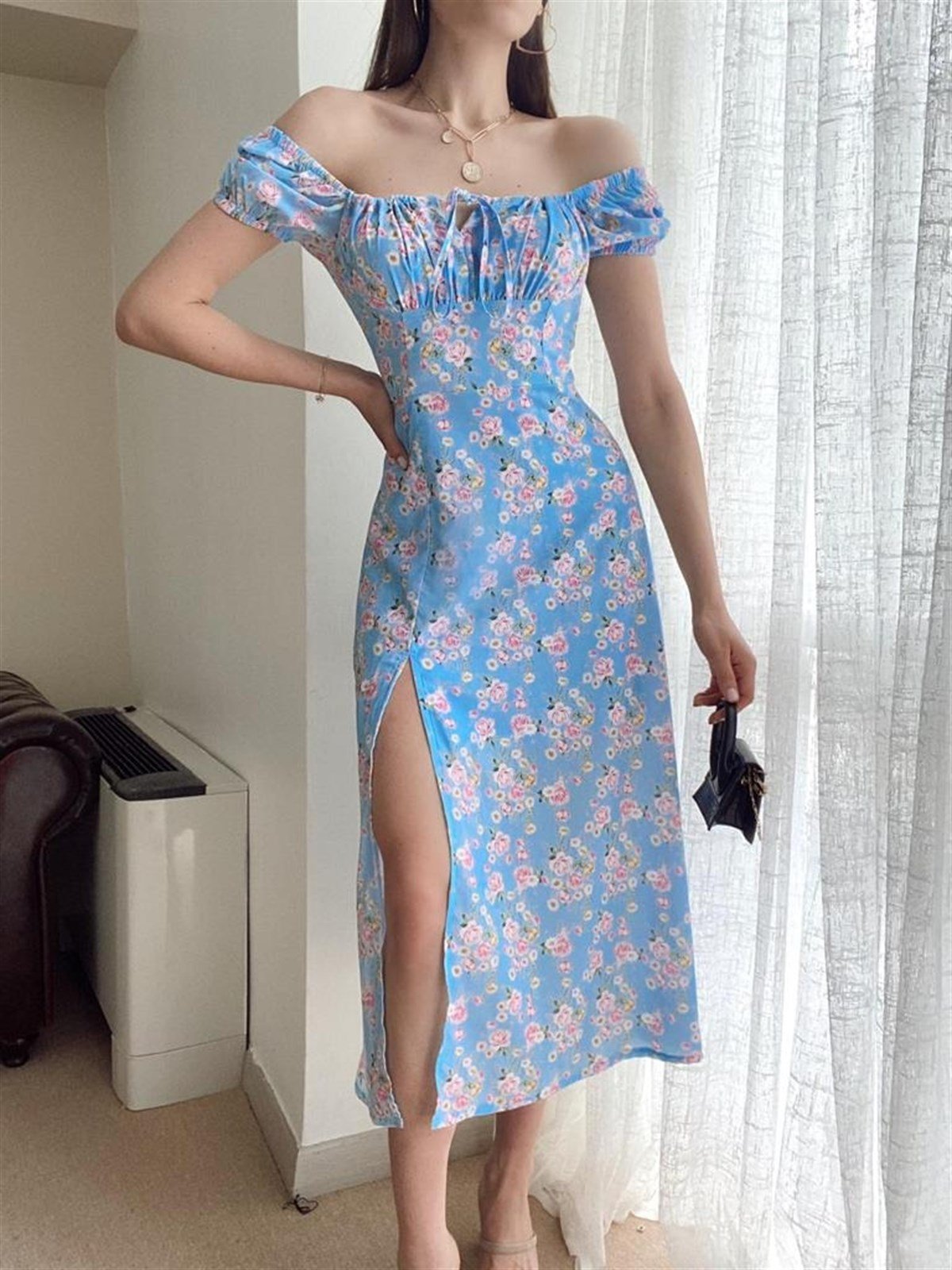 Kare Yaka Çiçekli Yırtmaç Detay Uzun Elbise - MAVİ