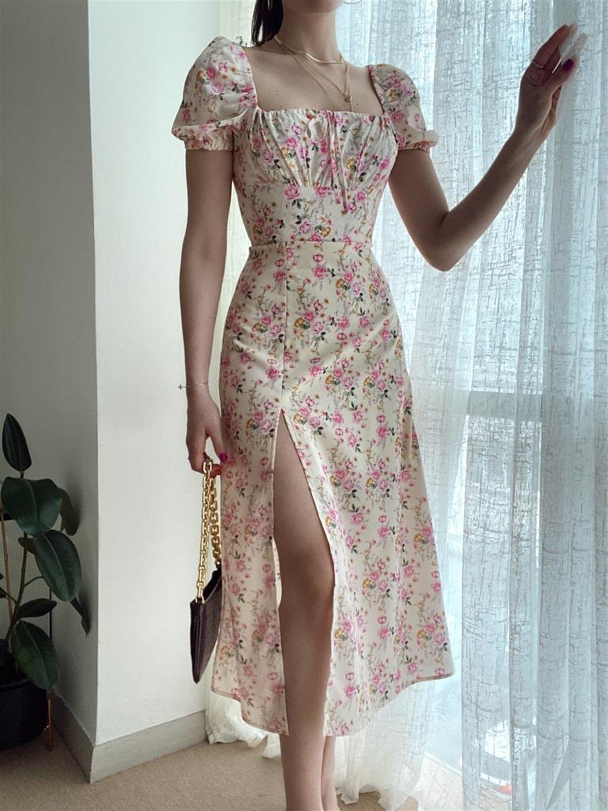 Kare Yaka Çiçekli Yırtmaç Detay Uzun Elbise -PEMBE