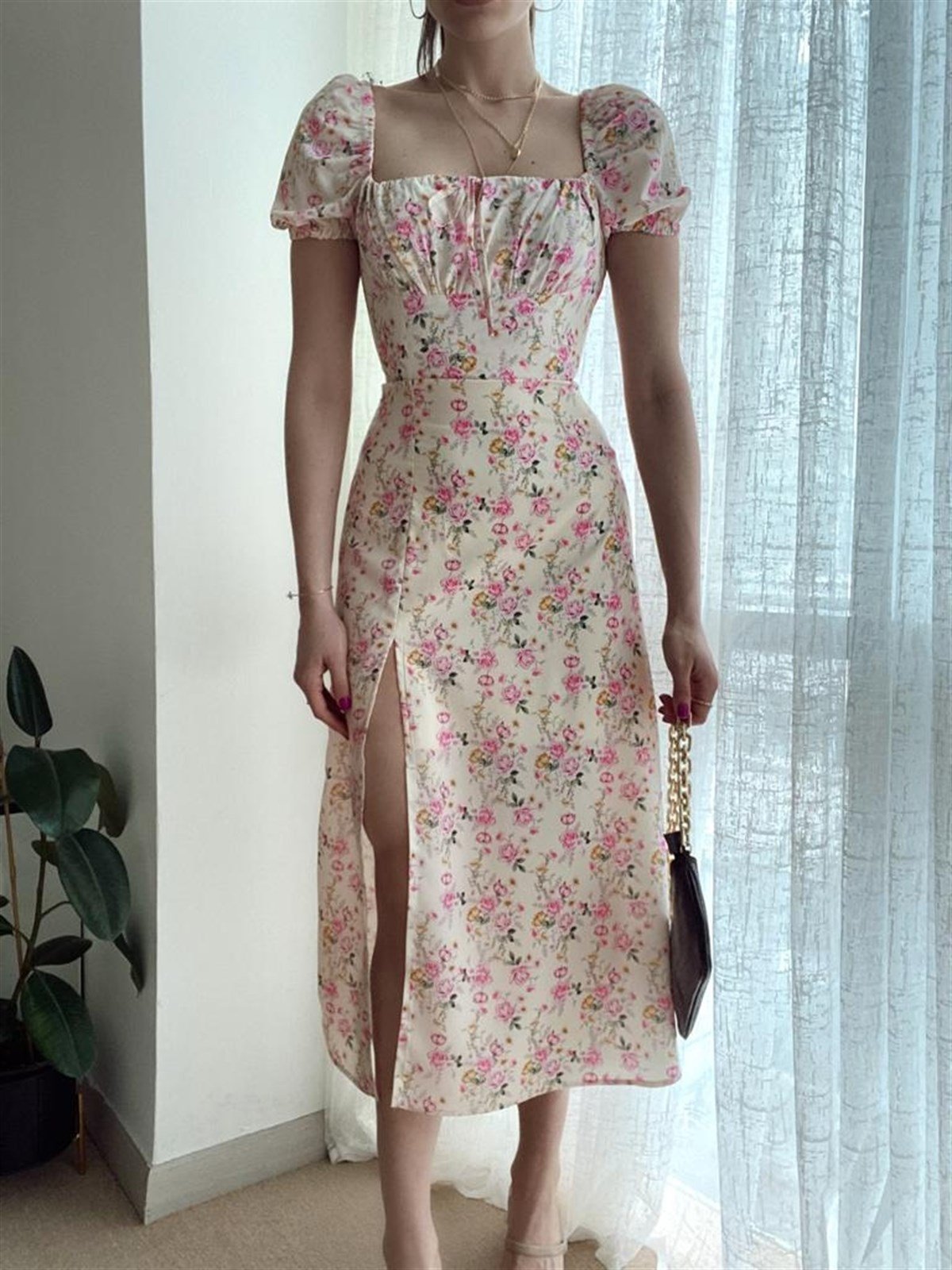 Kare Yaka Çiçekli Yırtmaç Detay Uzun Elbise -PEMBE