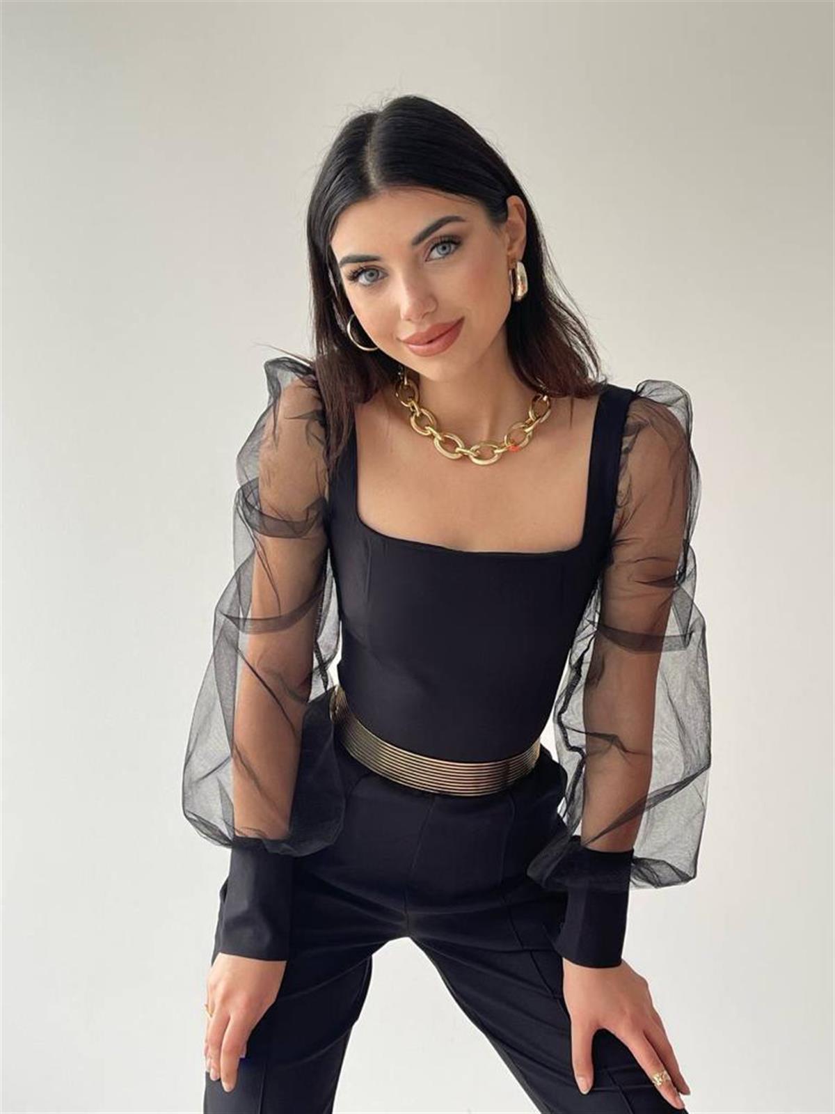 Kare Yaka Kolları Tül Detaylı Kemerli Cepli Tulum - SİYAH