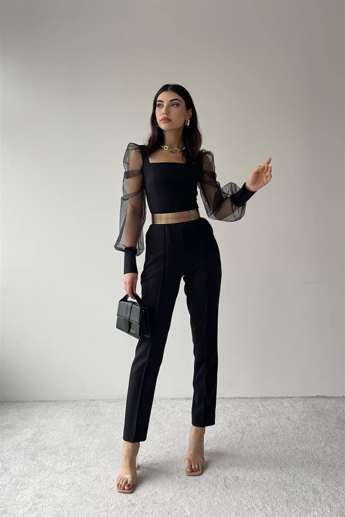 Kare Yaka Kolları Tül Detaylı Kemerli Cepli Tulum - SİYAH