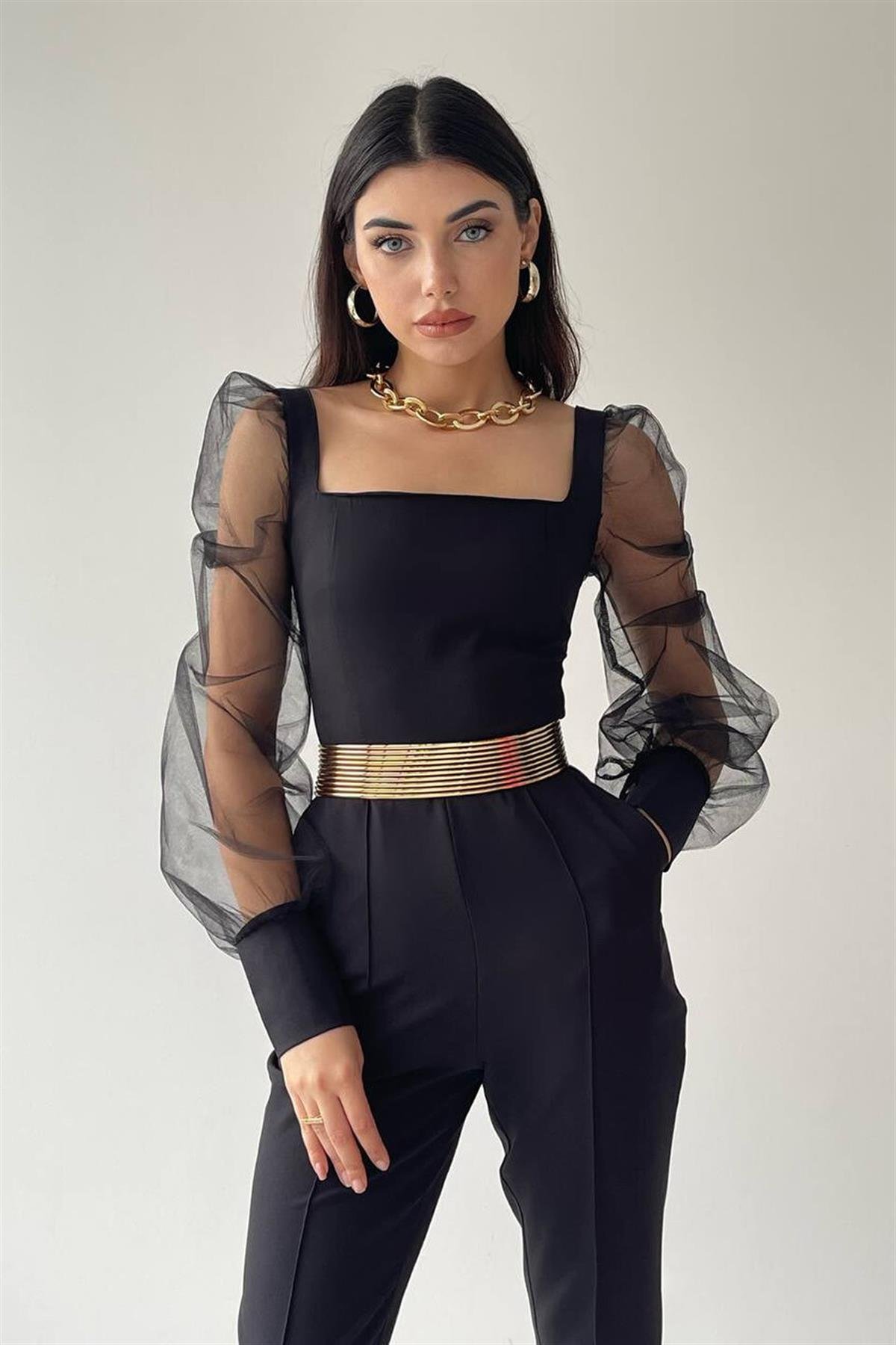 Kare Yaka Kolları Tül Detaylı Kemerli Cepli Tulum - SİYAH