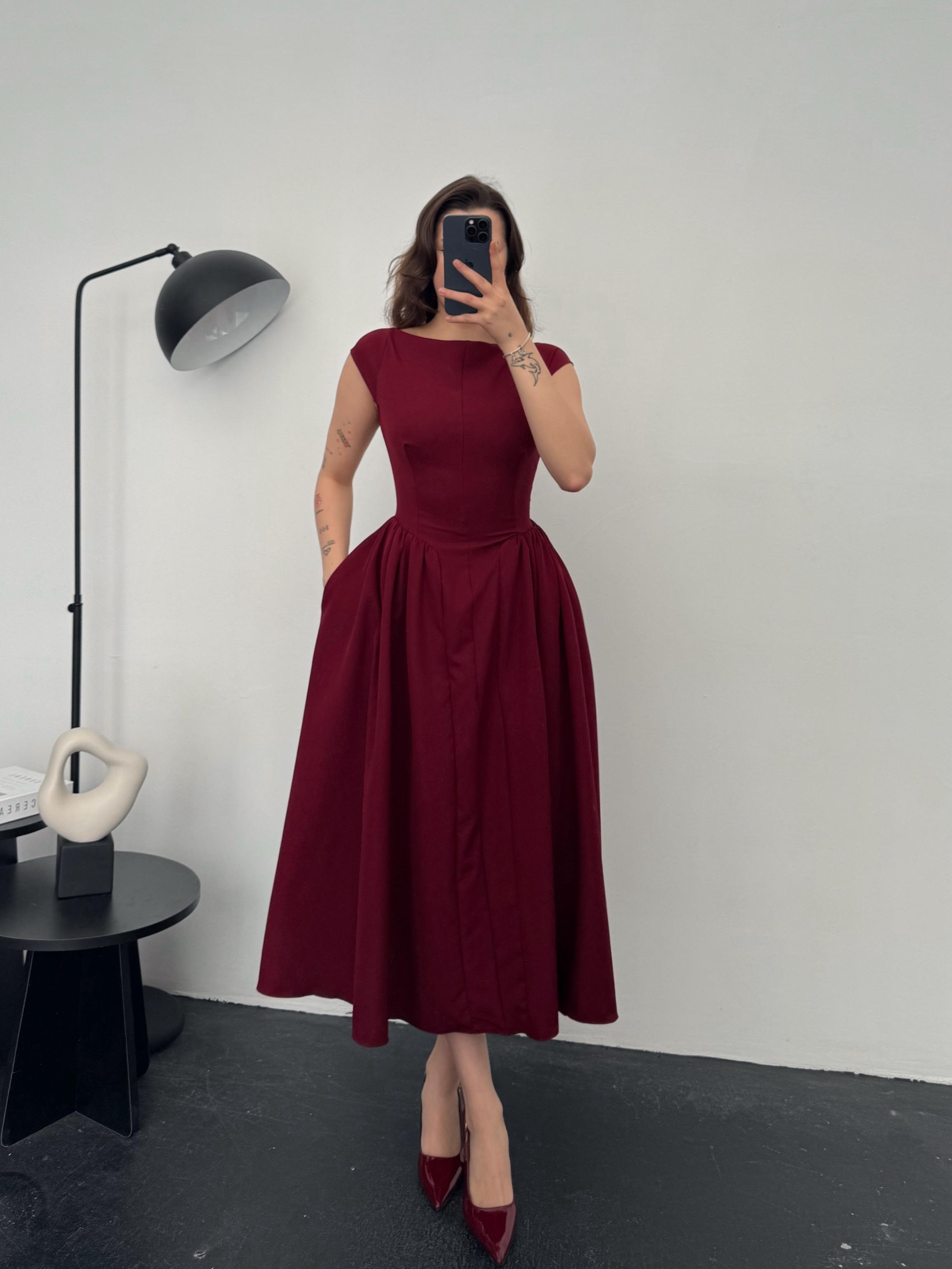 Kare Yaka Sırt Dekolteli Pliseli Belden Oturmalı Balon Uzun Elbise - BORDO