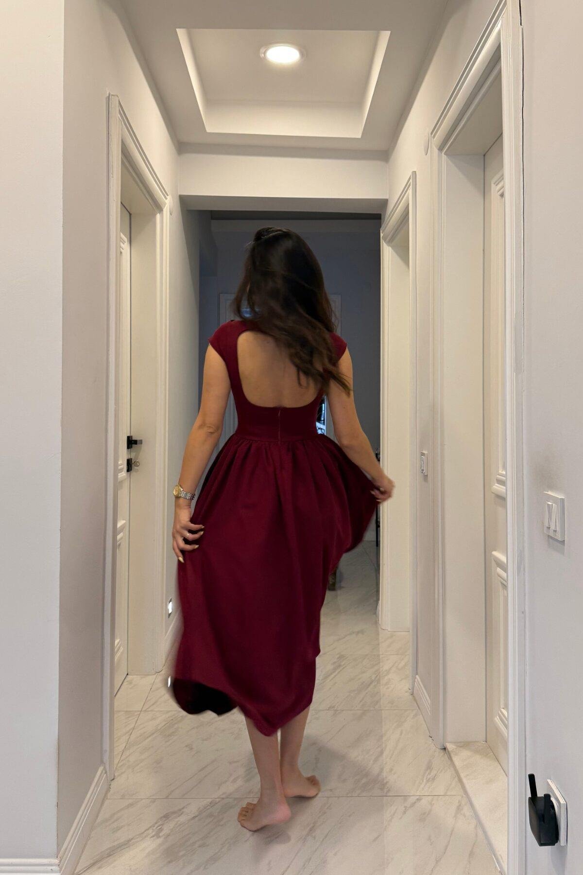 Kare Yaka Sırt Dekolteli Pliseli Belden Oturmalı Balon Uzun Elbise - BORDO