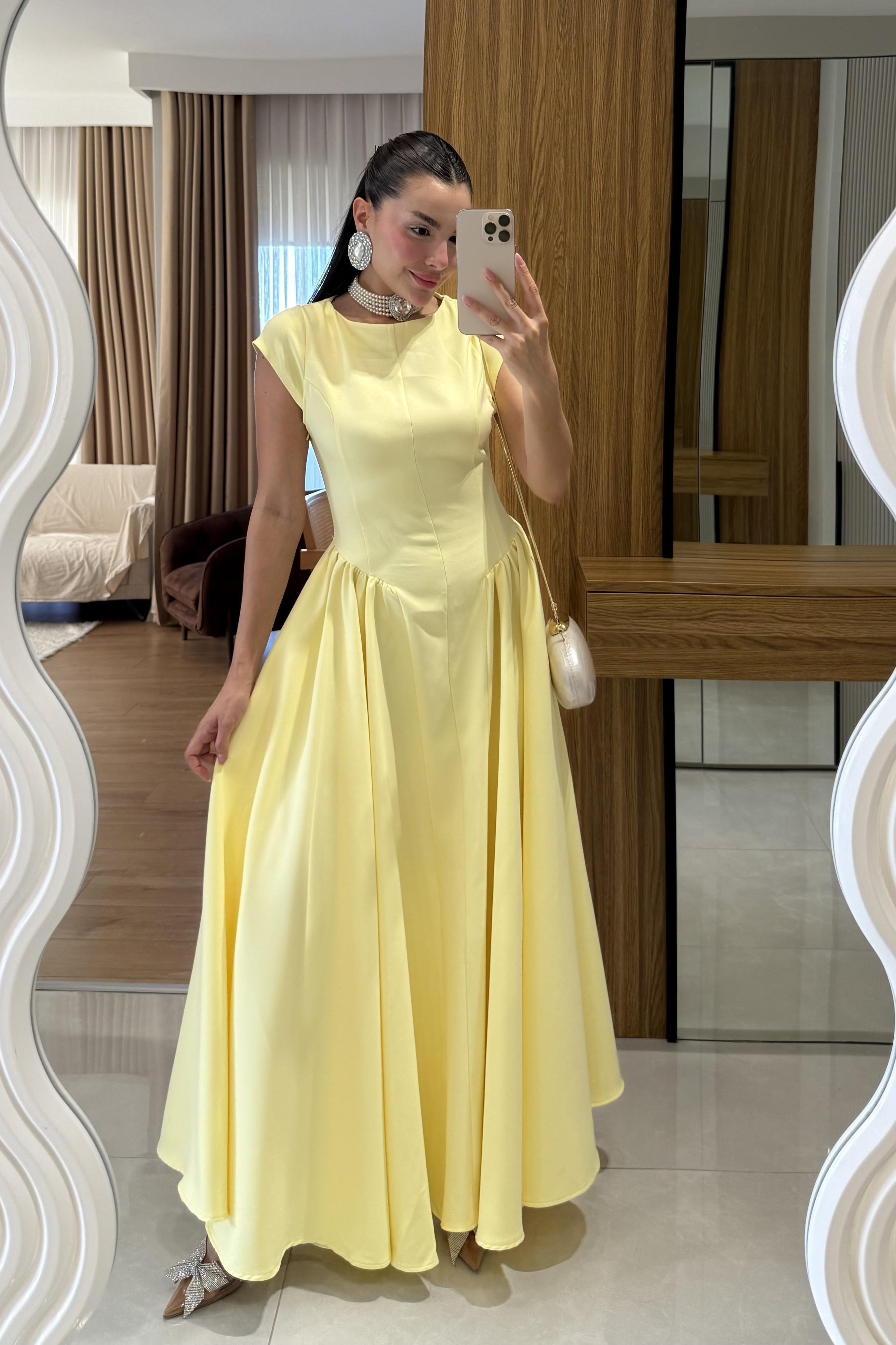 Kare Yaka Sırt Dekolteli Pliseli Belden Oturmalı Balon Uzun Elbise - SARI