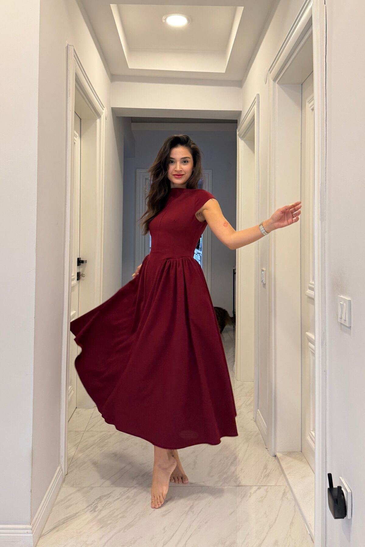 Kare Yaka Sırt Dekolteli Pliseli Belden Oturmalı Balon Uzun Elbise - BORDO