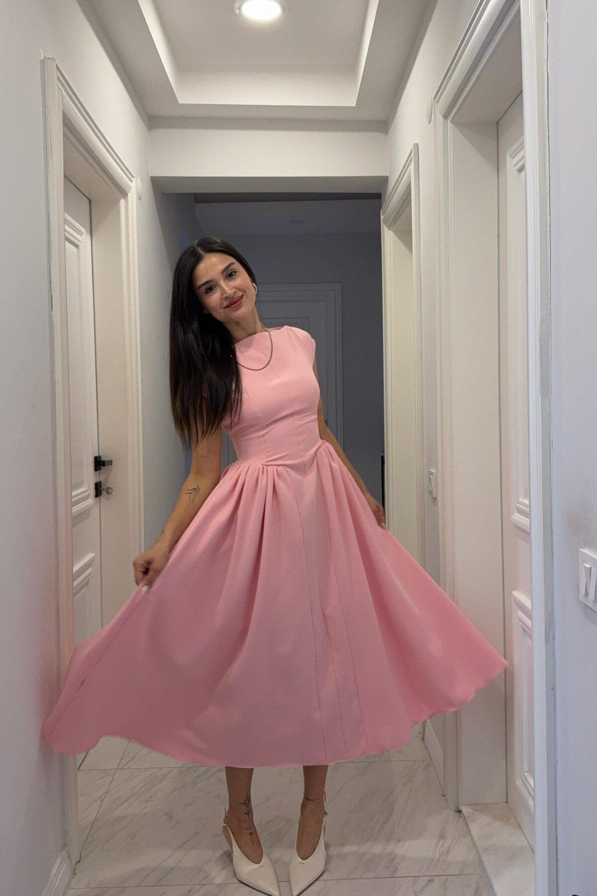 Kare Yaka Sırt Dekolteli Pliseli Belden Oturmalı Balon Uzun Elbise - PEMBE