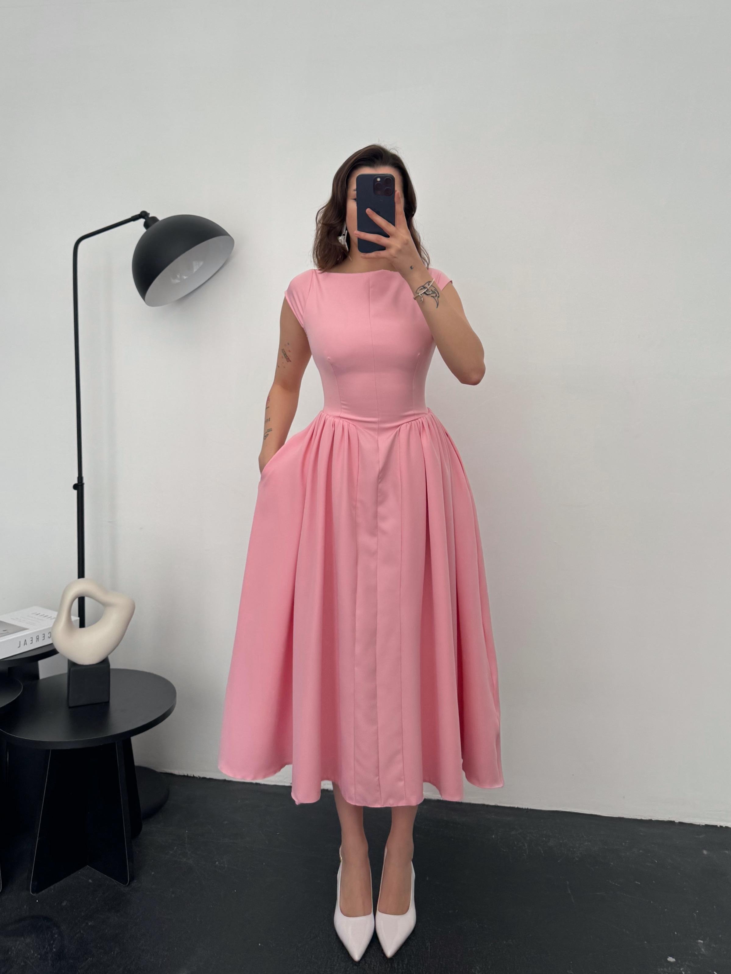 Kare Yaka Sırt Dekolteli Pliseli Belden Oturmalı Balon Uzun Elbise - PEMBE