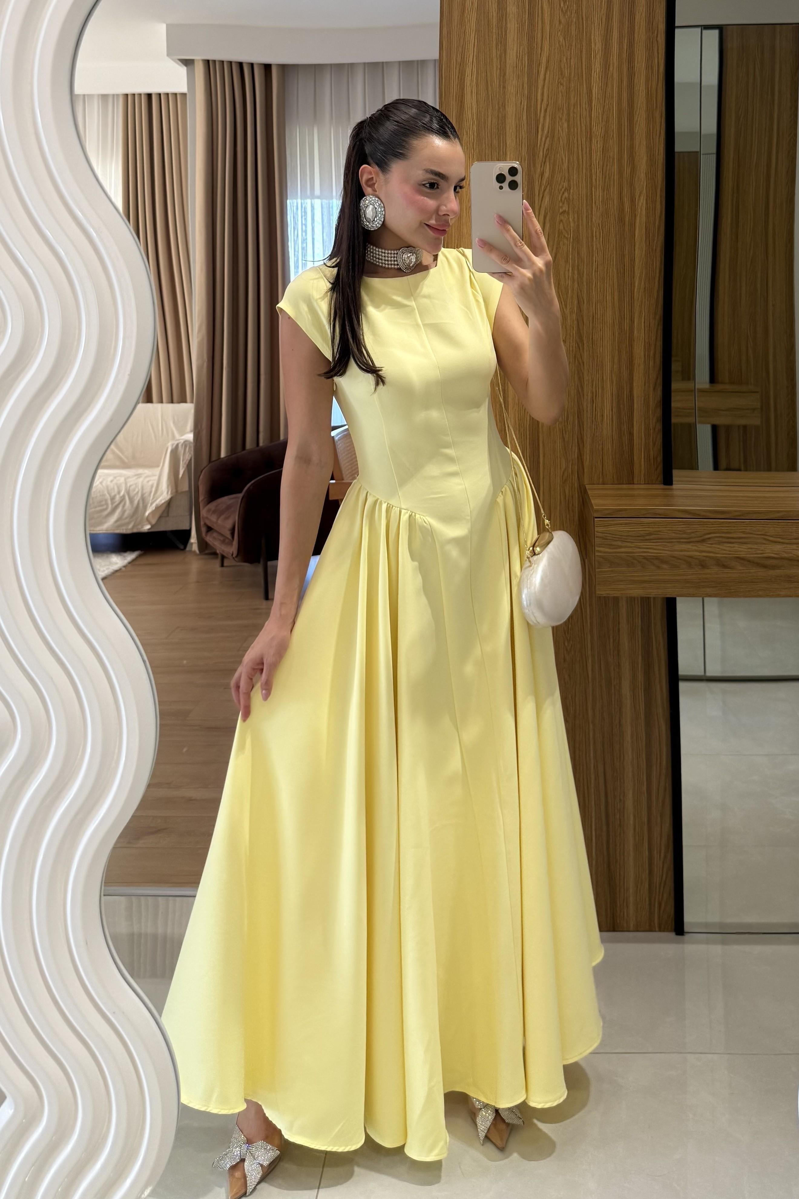 Kare Yaka Sırt Dekolteli Pliseli Belden Oturmalı Balon Uzun Elbise - SARI