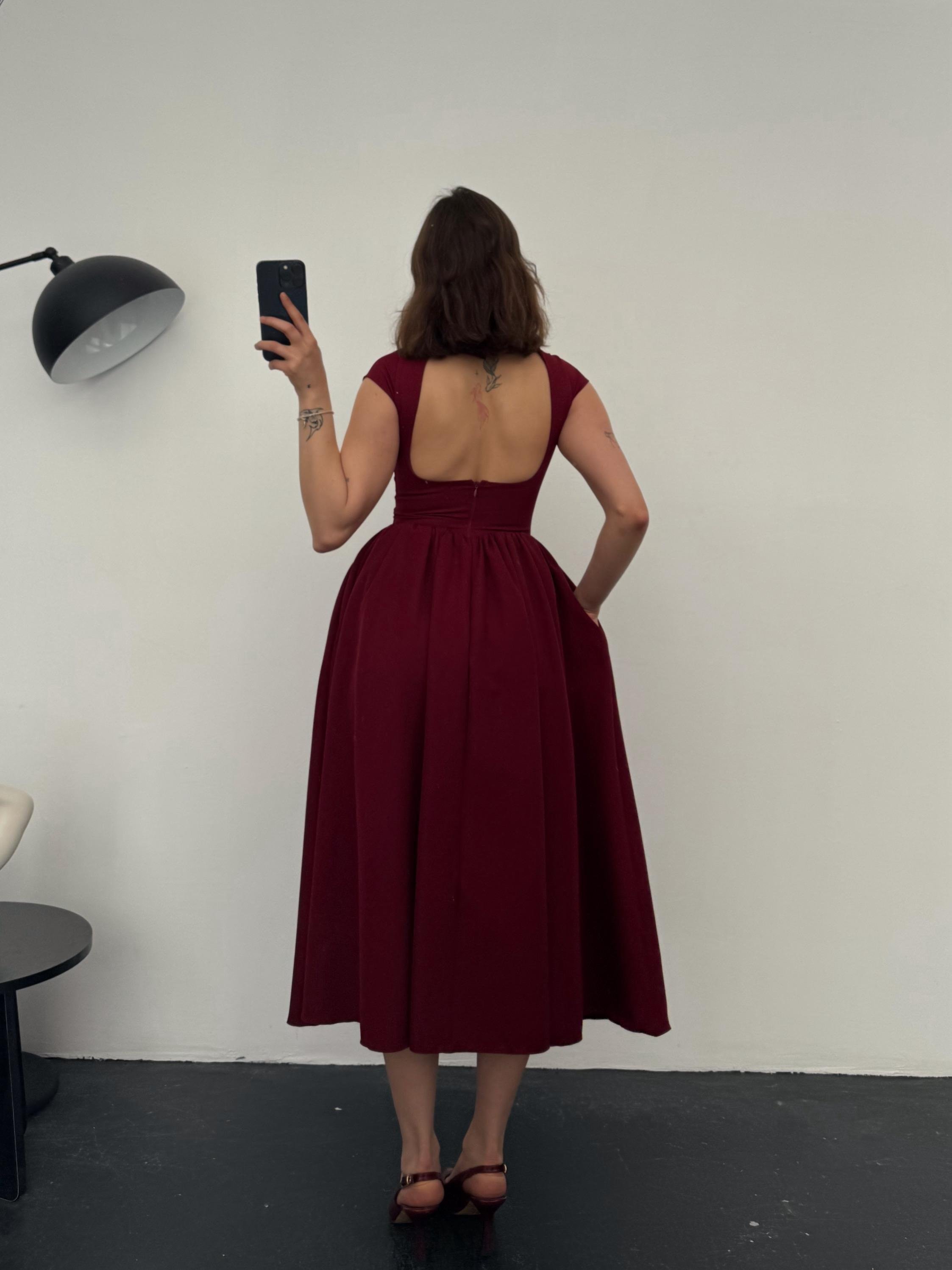 Kare Yaka Sırt Dekolteli Pliseli Belden Oturmalı Balon Uzun Elbise - BORDO