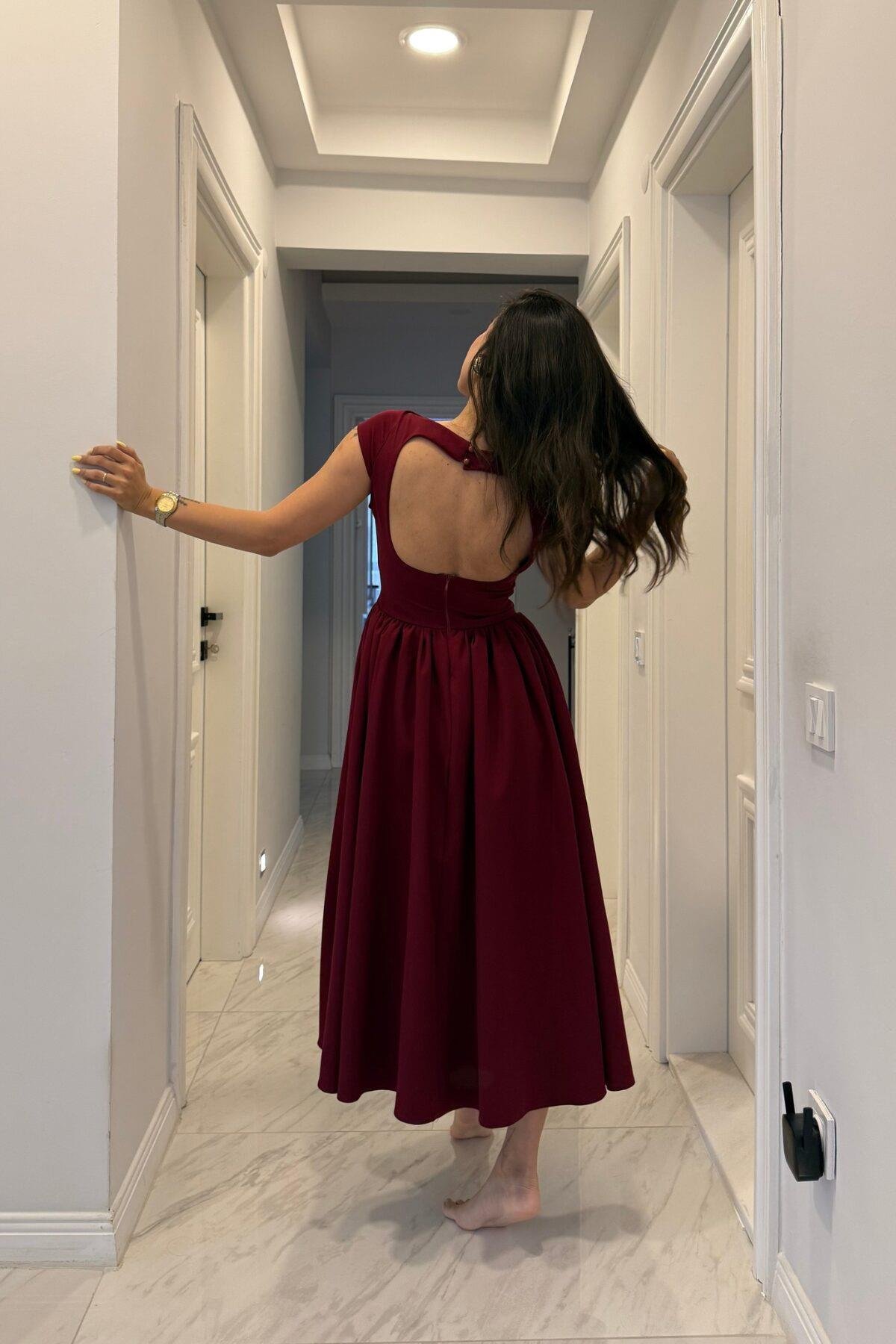 Kare Yaka Sırt Dekolteli Pliseli Belden Oturmalı Balon Uzun Elbise - BORDO