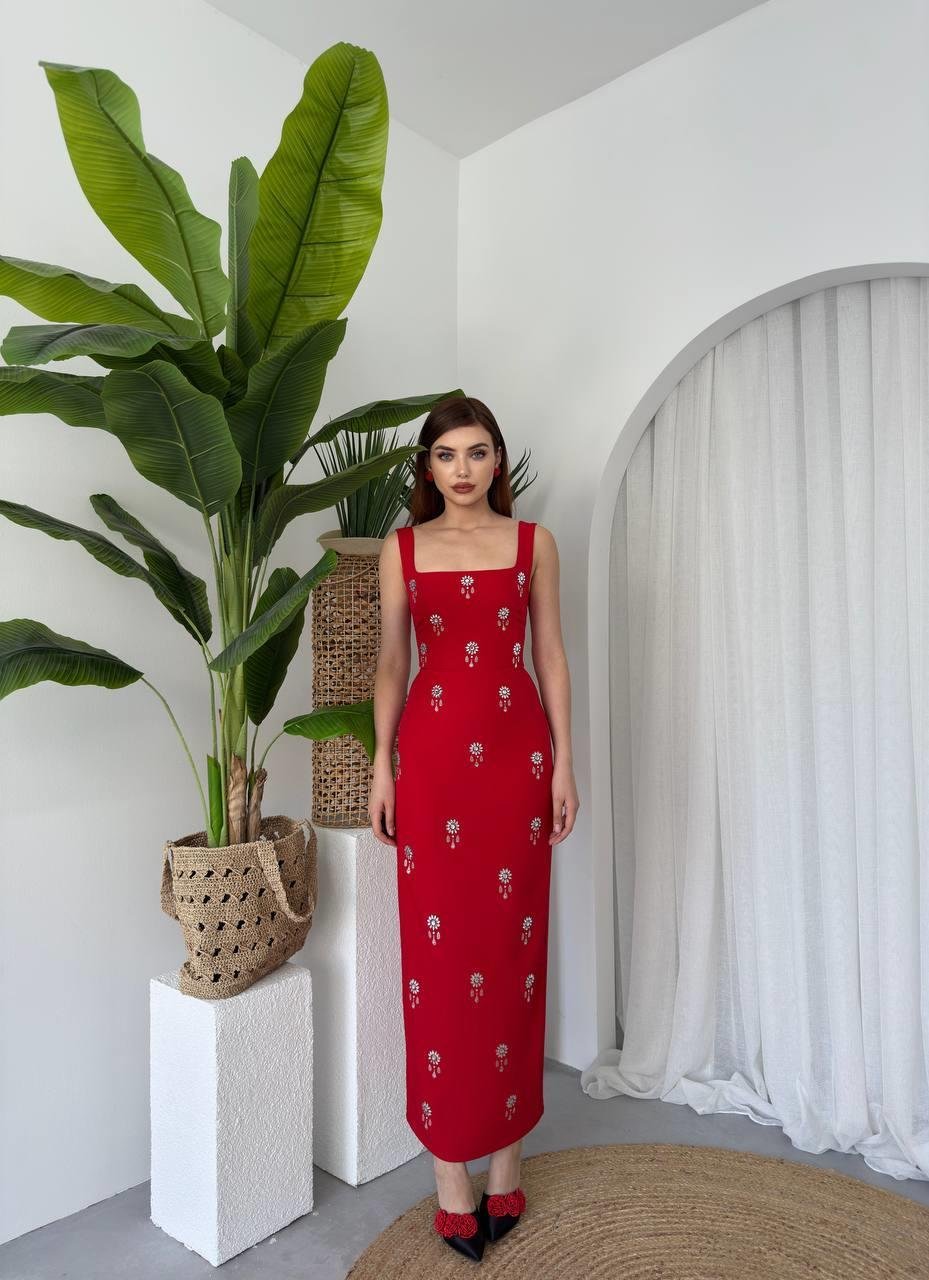 Kare Yaka Taş İşleme Detaylı Kalın Askılı Uzun Atlas Elbise - KIRMIZI 