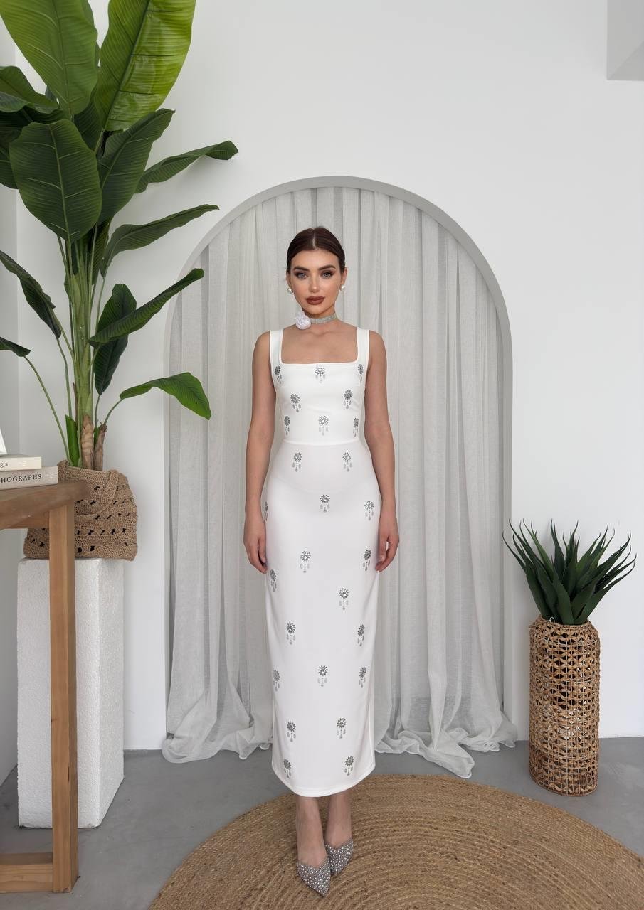 Kare Yaka Taş İşleme Detaylı Kalın Askılı Uzun Atlas Elbise - BEYAZ