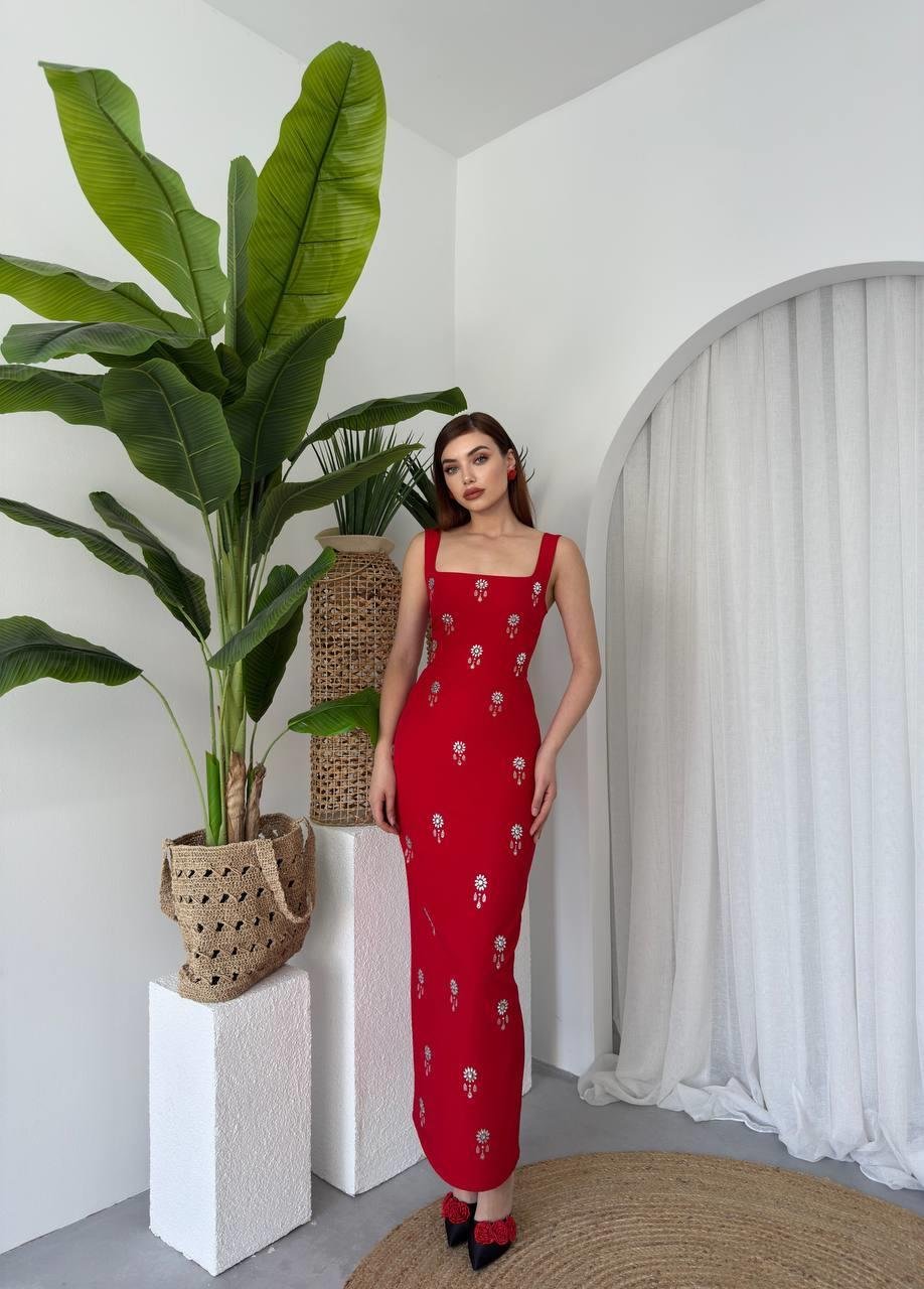 Kare Yaka Taş İşleme Detaylı Kalın Askılı Uzun Atlas Elbise - KIRMIZI 
