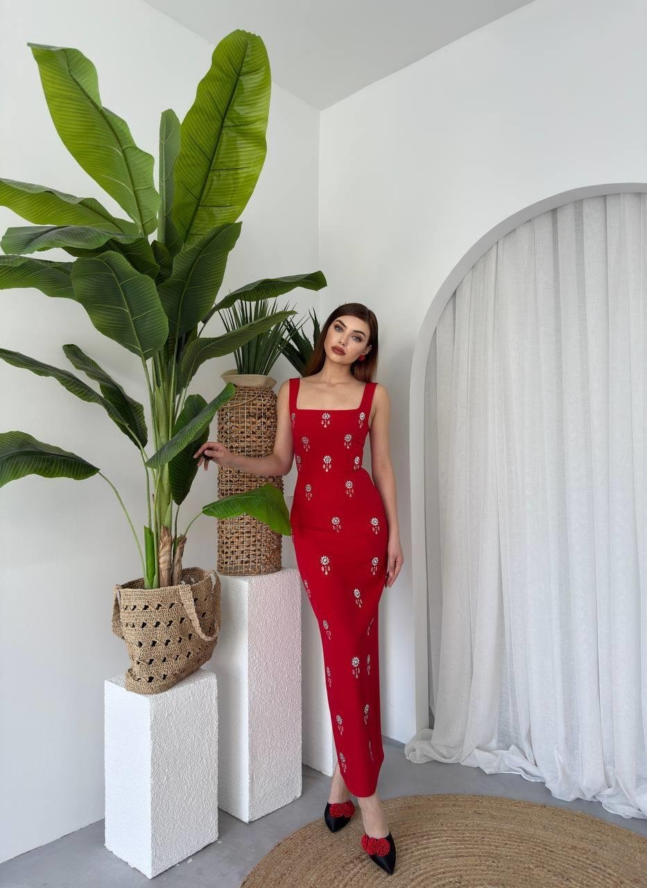 Kare Yaka Taş İşleme Detaylı Kalın Askılı Uzun Atlas Elbise - KIRMIZI 