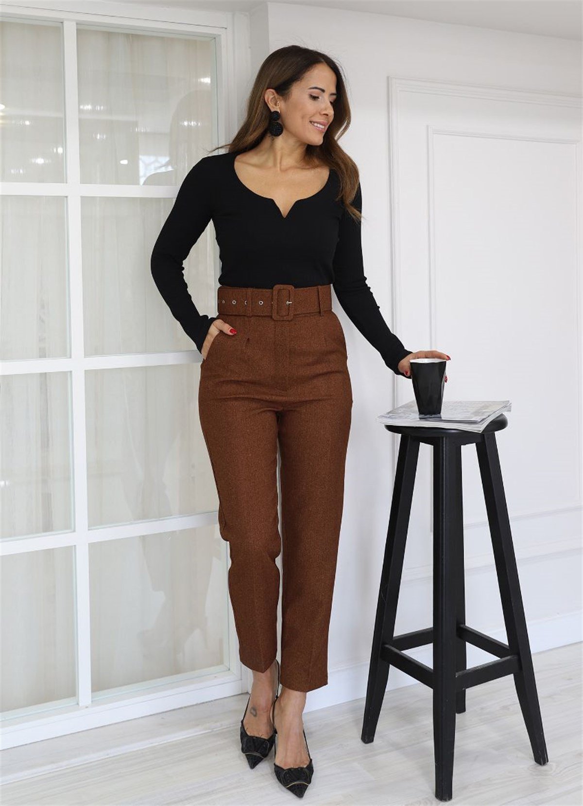 Kemerli Yüksek Bel Fitilli Kumaş Havuç Pantolon - KAHVERENGİ 