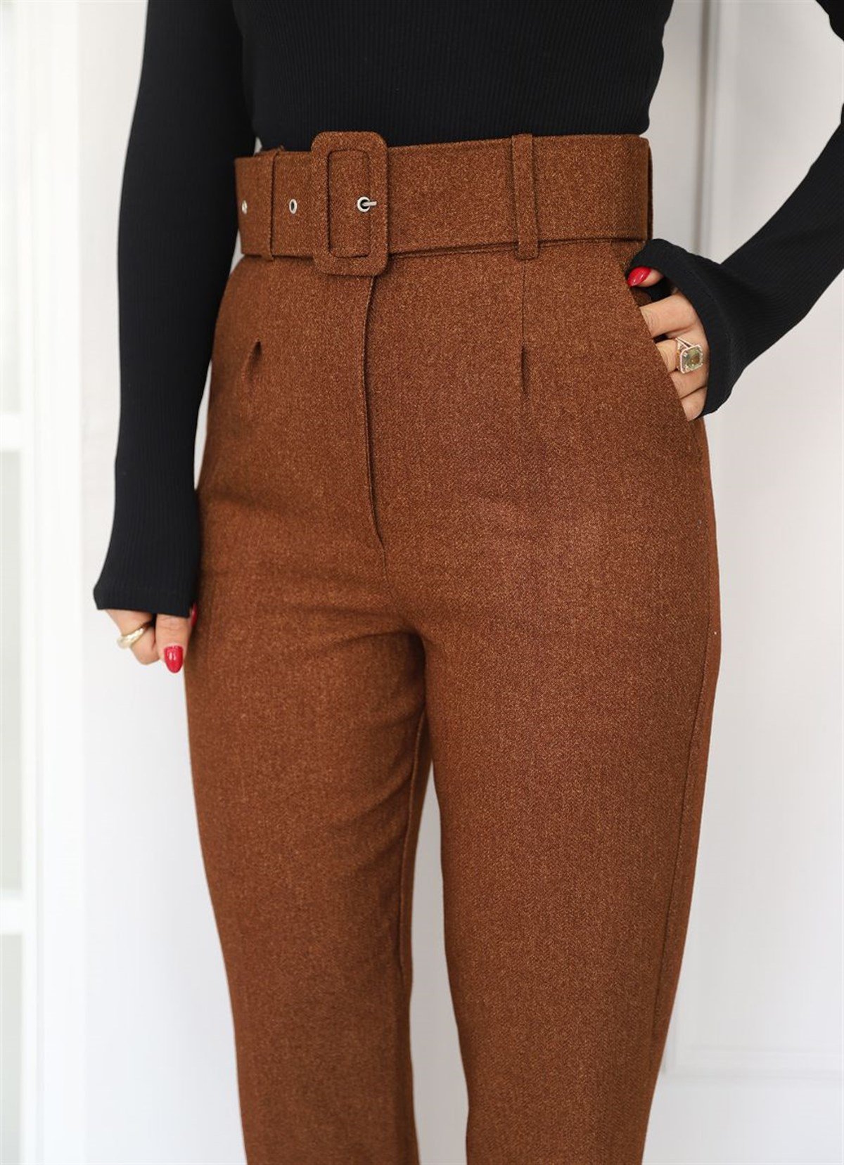 Kemerli Yüksek Bel Fitilli Kumaş Havuç Pantolon - KAHVERENGİ 