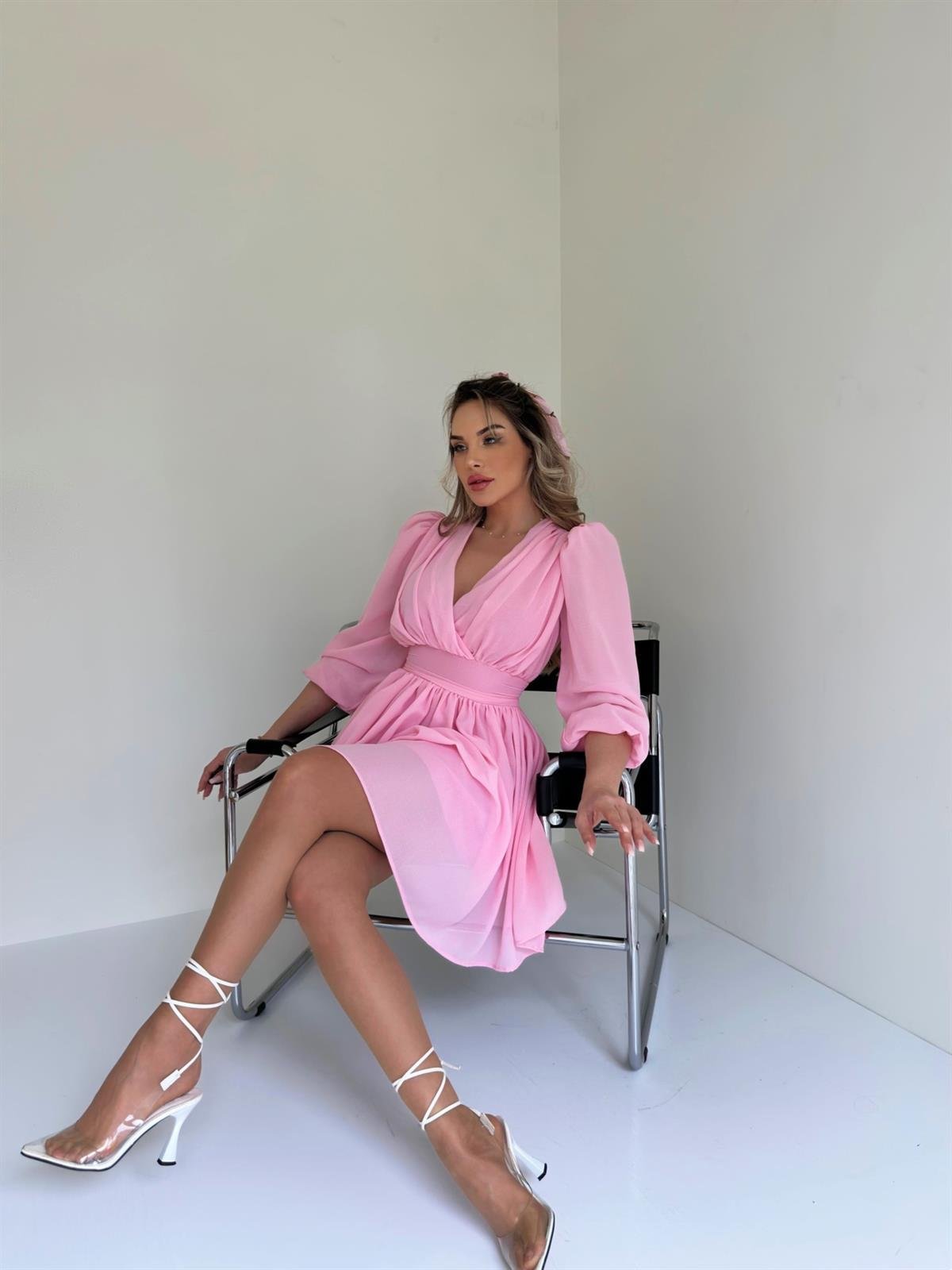 Kruvaze Yaka Belden Oturmalı Şifon Kumaş Kiloş Elbise - PEMBE