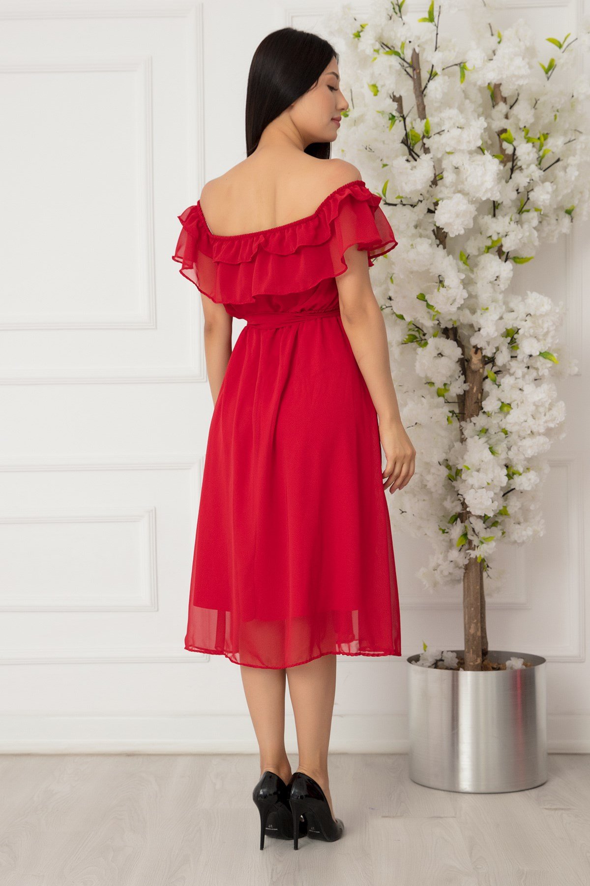 Madonna Yaka Kemerli Şifon Elbise - KIRMIZI