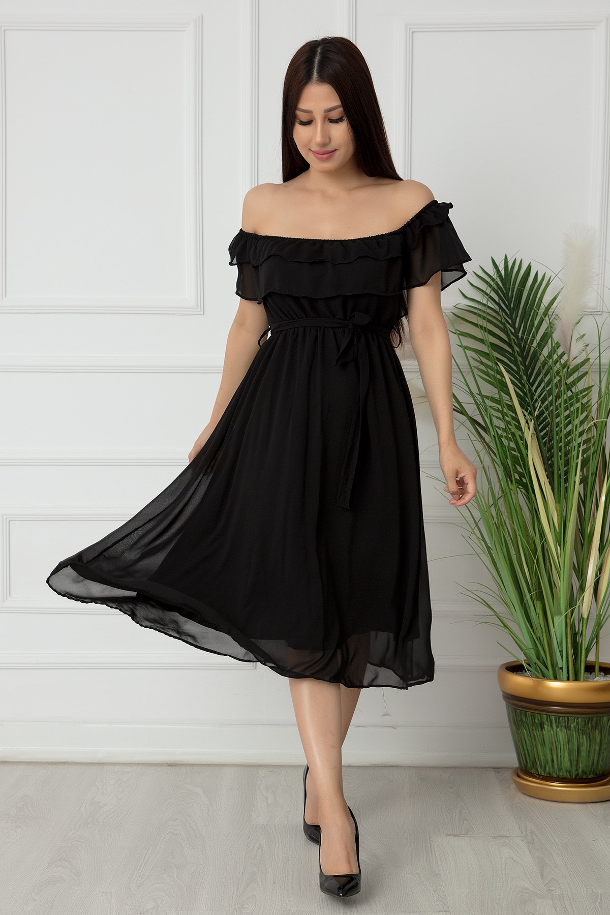 Madonna Yaka Kemerli Şifon Elbise - SİYAH