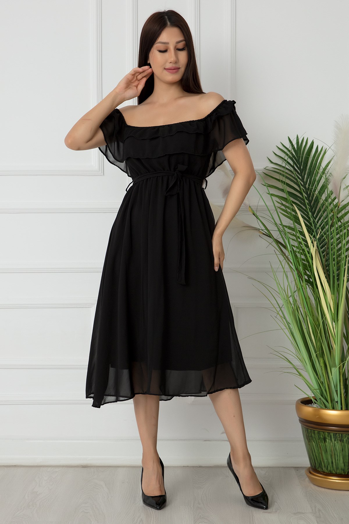 Madonna Yaka Kemerli Şifon Elbise - SİYAH