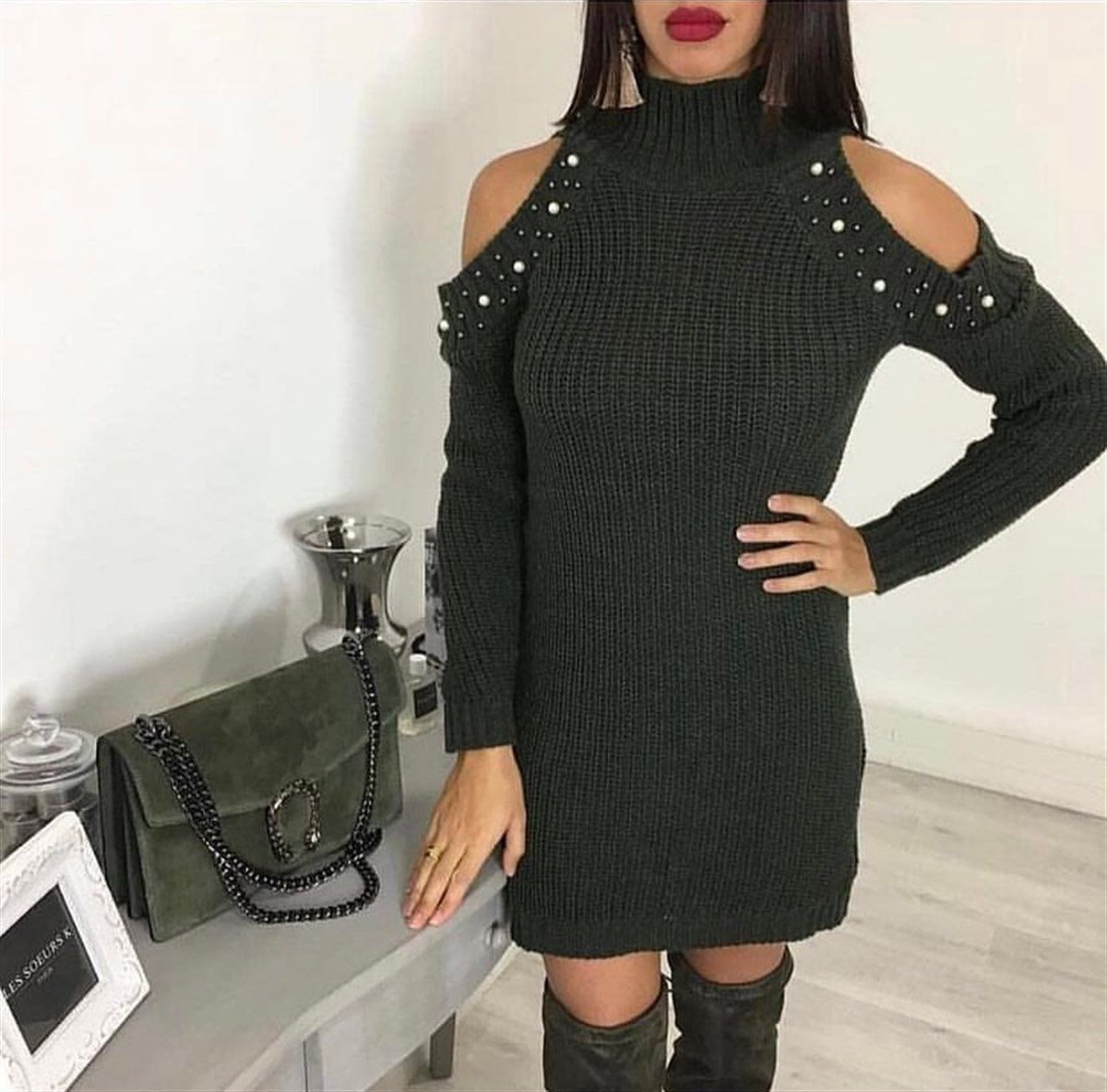 Omuz Boncuk İşlemeli ve Dekolteli Triko Boğazlı Elbise - HAKİ YEŞİL